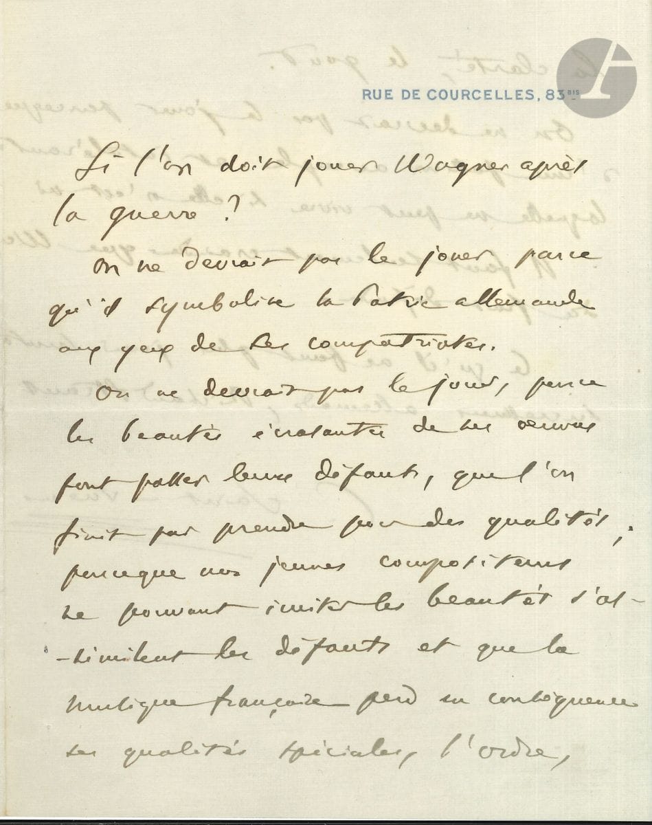 Camille SAINT-SAËNS (1835-1921). L.A.S., 26 janvier 1916, à Jean Poueigh ; 3 pages in-8 à son adresse Rue de Courcelles, 83bis, enveloppe. Réponse à une enquête sur Wagner et la musique allemande en France. Si l on doit jouer Wagner après la guerre ? On ne devrait pas le jouer parce qu il symbolise la Patrie allemande aux yeux de ses compatriotes. On ne devrait pas le jouer, parce [que] les beautés écrasantes de ses œuvres font passer leurs défauts, que l on finit par prendre pour des qualités ; parce que nos jeunes compositeurs ne pouvant imiter les beautés s assimilent les défauts et que la musique française perd en conséquence ses qualités spéciales, l ordre, la clarté, le goût. On ne devrait pas le jouer parce que les amateurs se prennent [pour] ses œuvres d une passion aveugle et intolérante qui leur fait mépriser l École française, laquelle ne peut vivre si elle n est ni appréciée ni encouragée. Il faut seulement craindre que Wagner ne prenne le dangereux attrait du fruit défendu. Ce qu il ne faut plus jouer surtout, ce sont les œuvres de ses successeurs allemands, Richard Strauss et autres .