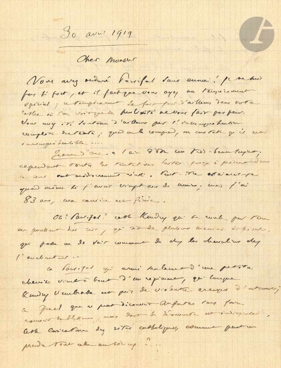 Camille SAINT-SAËNS (1835-1921). L.A.S., 30 avril 1919 ; 1 page et demie in-4 à son chiffre. Sur Parsifal de Richard Wagner [longtemps réservé à Bayreuth, l opéra de Wagner fut donné à l Opéra de Paris pour la première fois le 4 janvier 1914.] Vous avez enduré Parsifal sans ennui ! Je ne suis pas si fort, et il faut que vous ayez un tempérament spécial [...] Vous avez été soutenu d ailleurs par l incompréhension complète du texte : quand on le comprend, on constate qu il est incompréhensible... Puis il évoque le livret de son correspondant sur Jeanne d Arc, qui semble un très beau sujet ; cependant toutes les tentatives faites jusqu à présent dans ce sens ont médiocrement réussi. Peut-être essaierais-je quand même si j avais vingt ans de moins ; mais j ai 83 ans, ma carrière est finie . Il revient à Parsifal : cette Kundry qui se roule par terre en poussant des cris, qui rit de plusieurs manières différentes, qui passe on ne sait comment de chez les chevaliers chez l enchanteur... Ce Parsifal qui armé seulement d une petite chemise vient à bout d un régiment, qui lorsque Kundry l embrasse est pris de violentes crampes d estomac ; ce Graal que ne peut découvrir Amfortas sans faire rouvrir sa blessure, [...] cette caricature des rites catholiques, comment peut-on prendre tout cela au sérieux ?... La folie amusante peut passer quelquefois, mais la folie ennuyeuse... oh ! non... La musique de Parsifal sauf quelques magnifiques éclairs, est bien inférieure à ses devancières ; il n y a plus d idées, il n y a plus que du procédé. Et ce système poussé à la perfection de ne jamais faire chanter les voix ! Il y a exception pour les chœurs, et on se demande pourquoi ...
