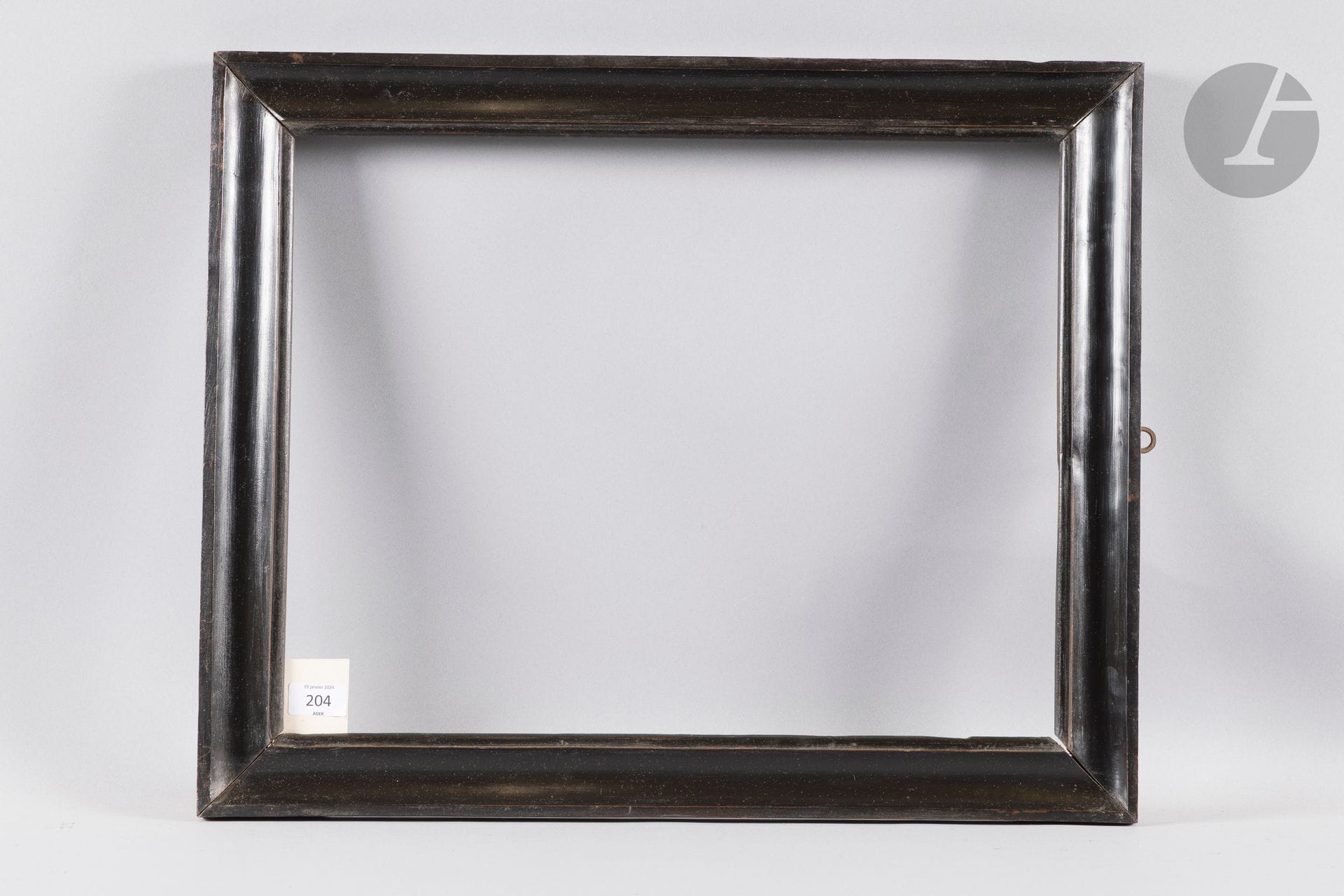 Throat in molded and blackened wood. Italy, 19th century (pitting). 39.5 x 51 cm - Profile : 5.7 cm