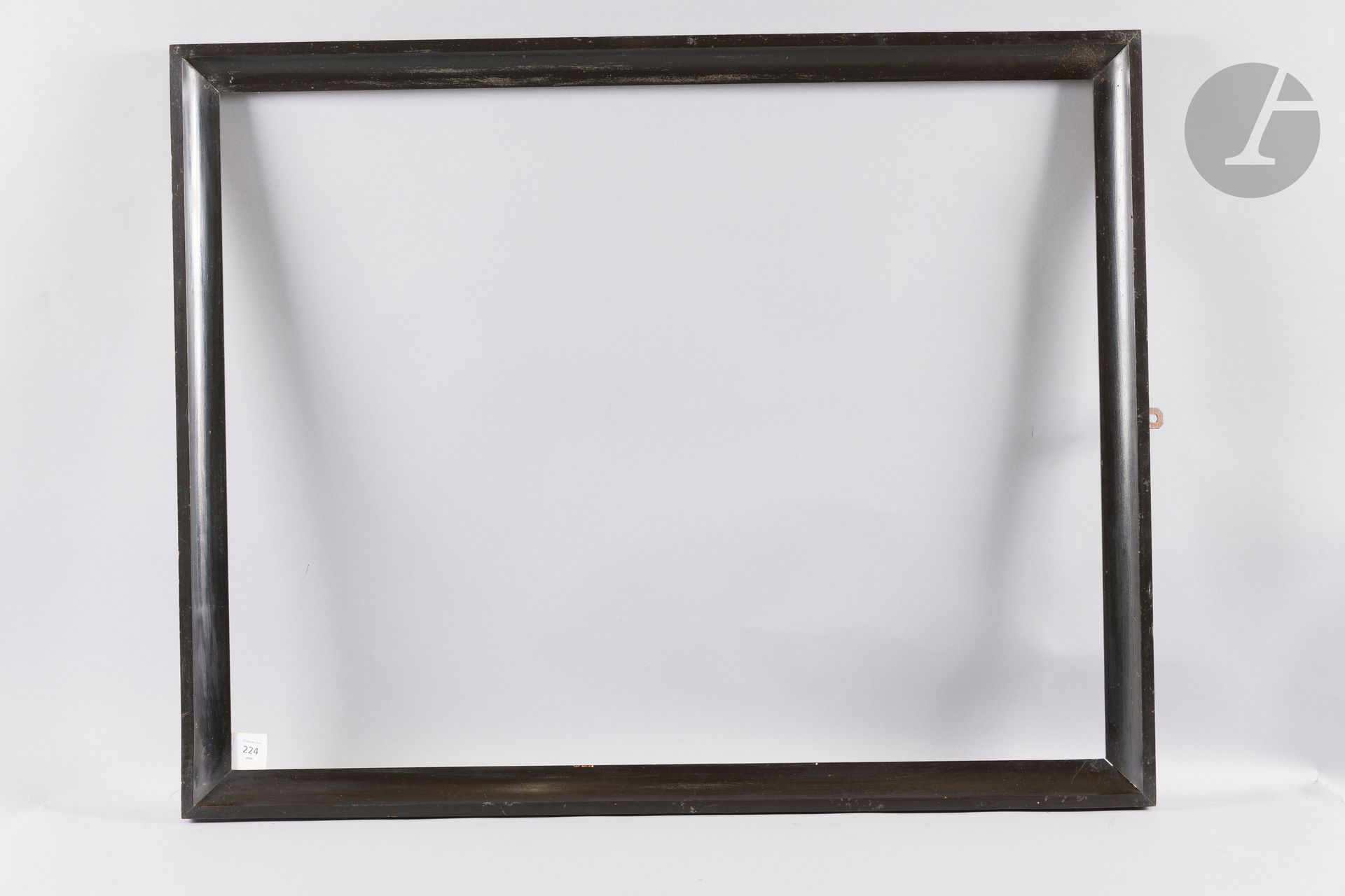 Gorge en bois fruitier mouluré et noirci. Italie début du XIXe siècle. 72,4 x 93,2 cm - Profil : 5 cm