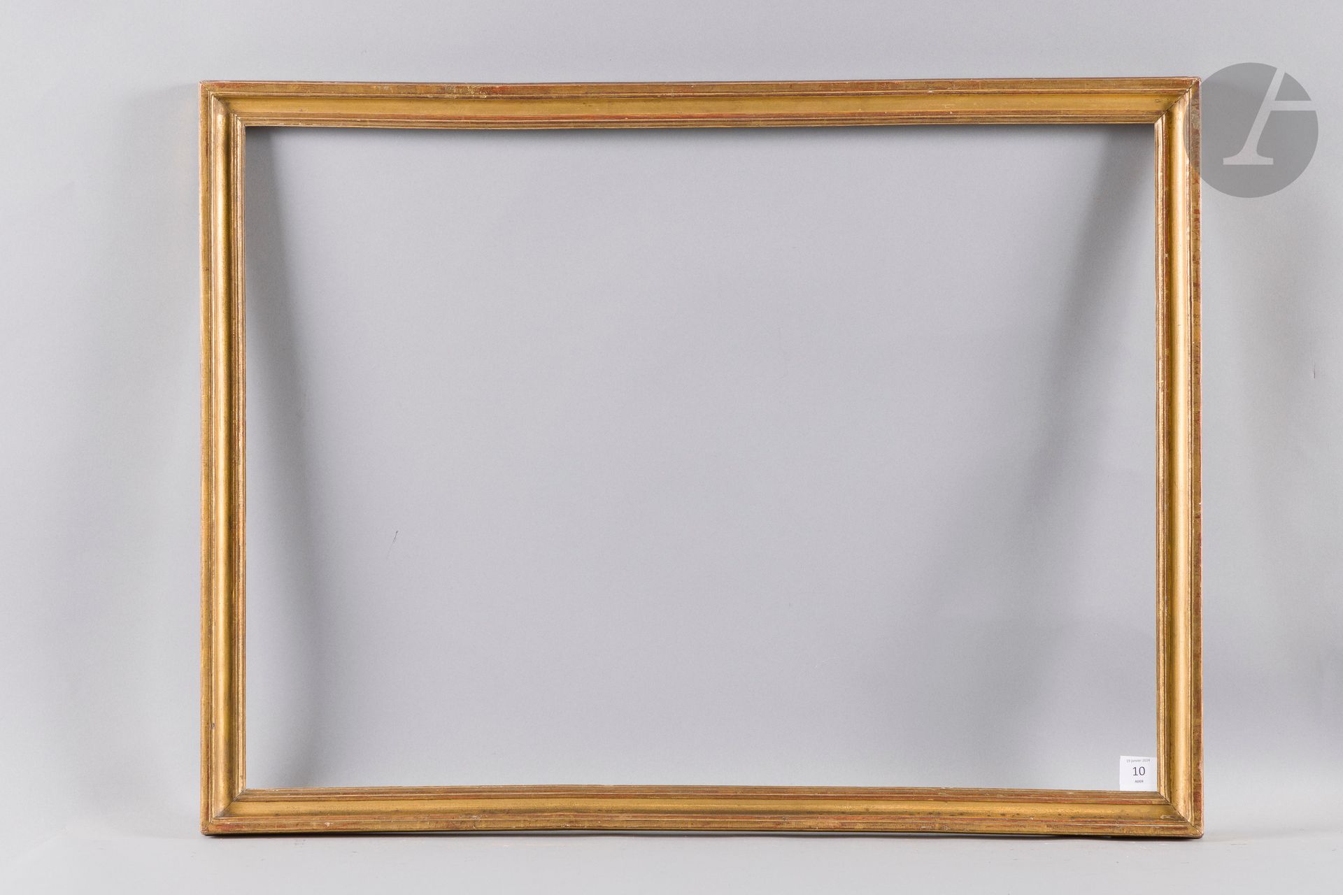 Molded and gilded oak rod. Louis XVI period (veiled). 56.5 x 77.5 cm - Profile: 4 cm (25P)