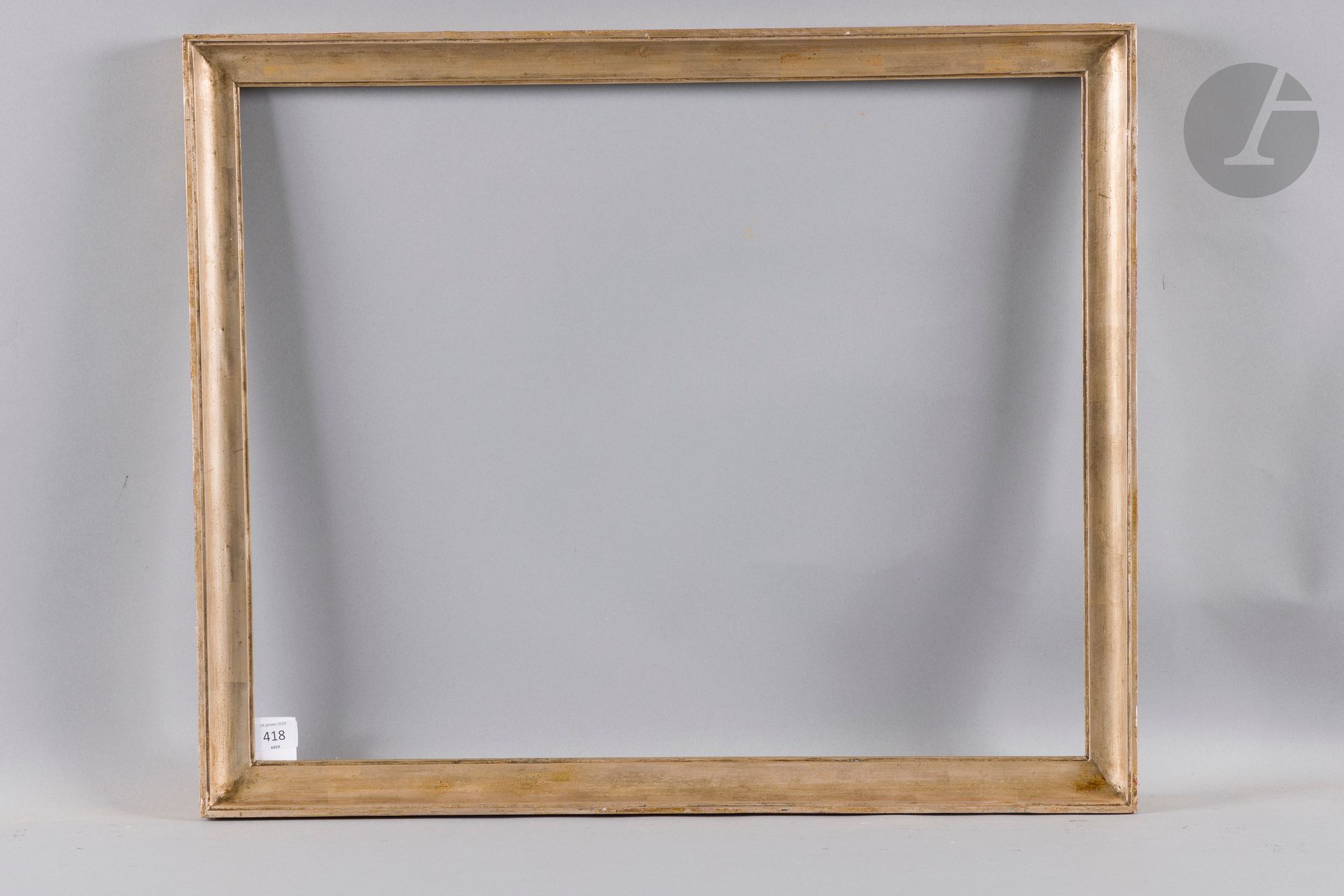 Molded wood and silver-plated throat. Circa 1950. 51 x 63 cm - Profile: 3.7 cm (15F)