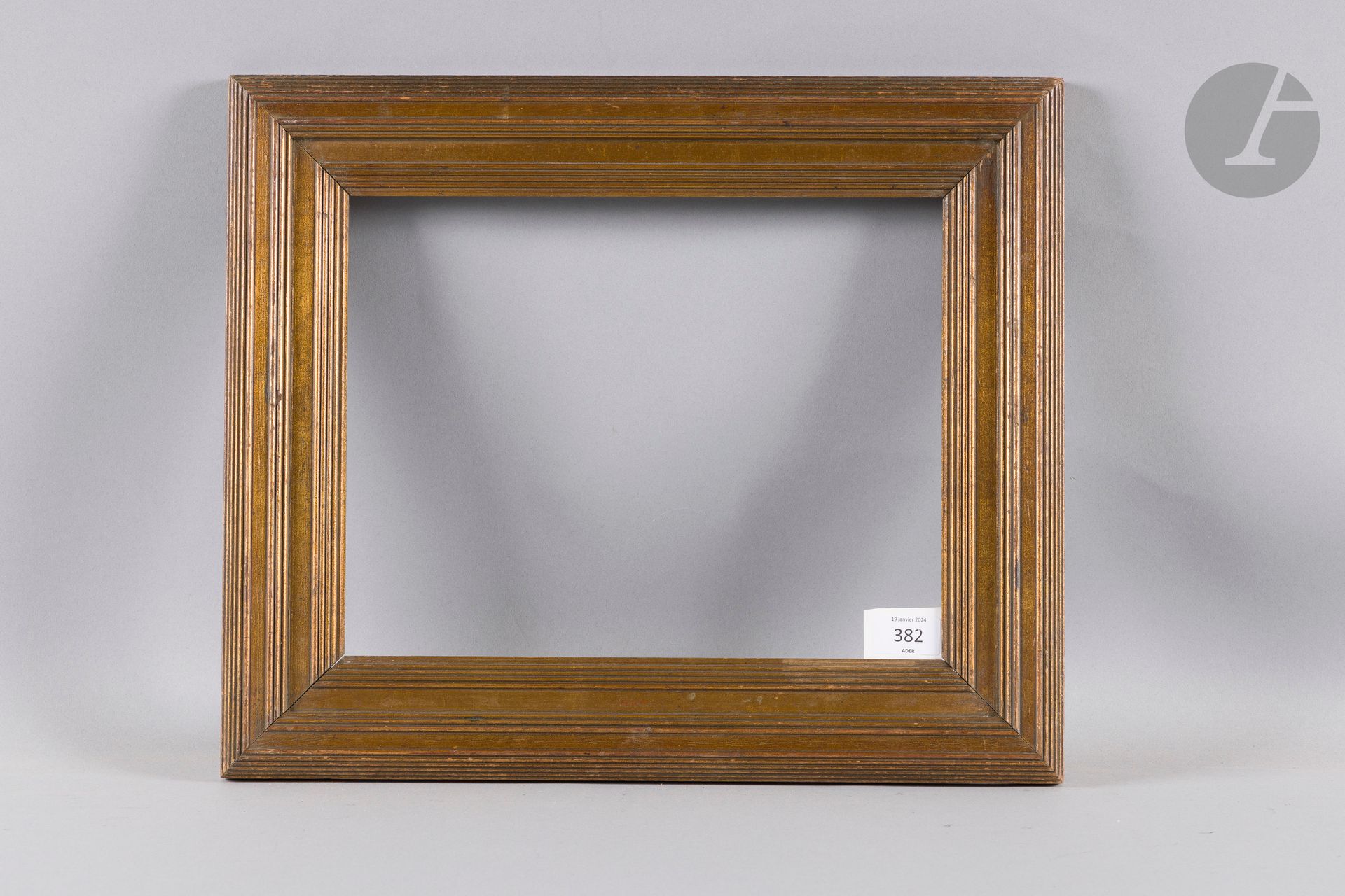 Whistler frame in molded and gilded wood. Early 20th century. 26.3 x 33.6 cm - Profile: 7.2 cm (5F)