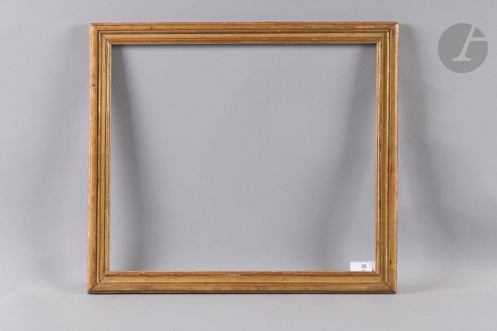 Molded and gilded wood rod. Louis XVI period (dimensions modified). 47.4 x 55.2 cm - Profile : 4.5 cm