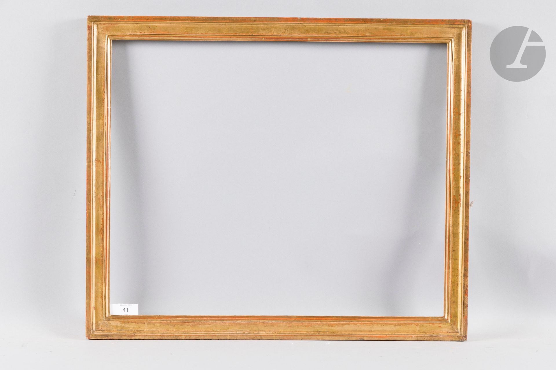 Baguette en bois mouluré et doré. Époque Louis XVI. 47,8 x 58 cm - Profil : 4,1 cm (12F)
