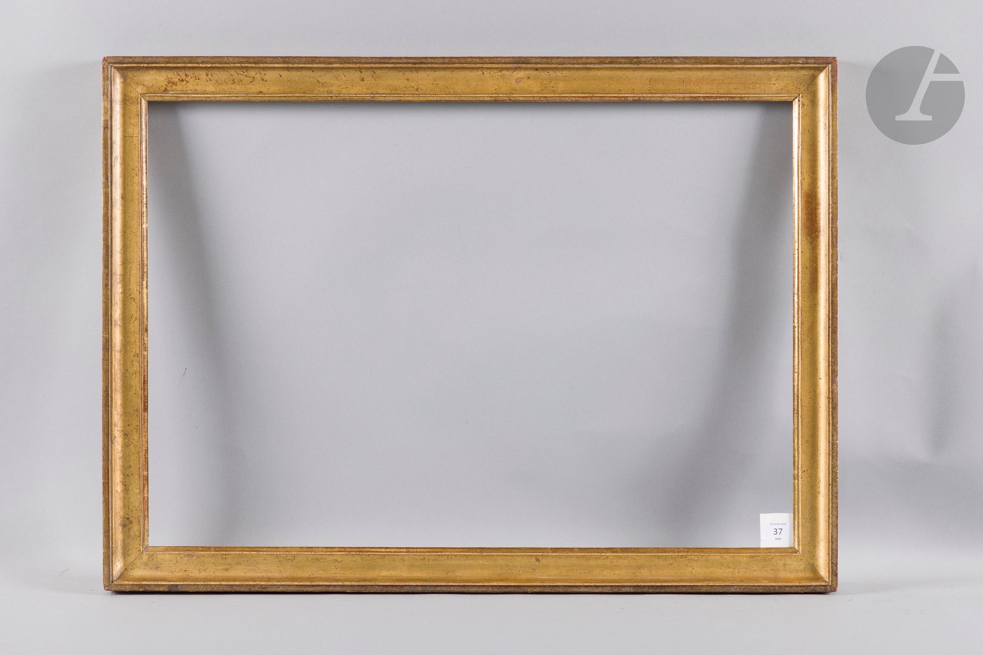 Molded and gilded wood throat. Late 18th century. 52.7 x 76.5 cm - Profile: 5 cm