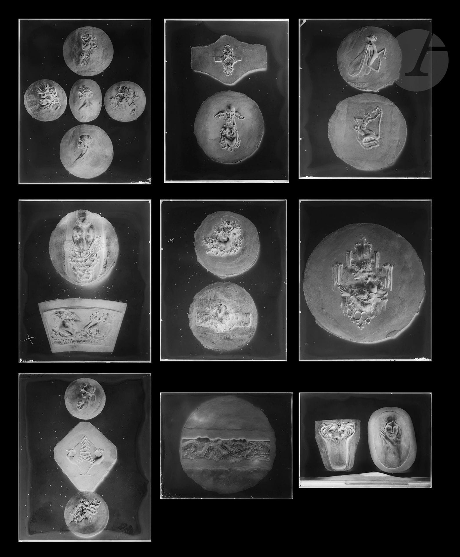 ARCHIVES RENÉ LALIQUE (1860-1945)
Autour de la Femme
Exceptionnel ensemble de16 plaques sèches au gélatino-bromure d’argent (en négatif) formant prises de vues, réalisées à l’époque, de modélos en plâtre de bijoux et possiblement de cires perdues exécutés dans les ateliers de l’artiste. Dans leur coffret d’origine.
Usures au coffret. 
30 x 24cm