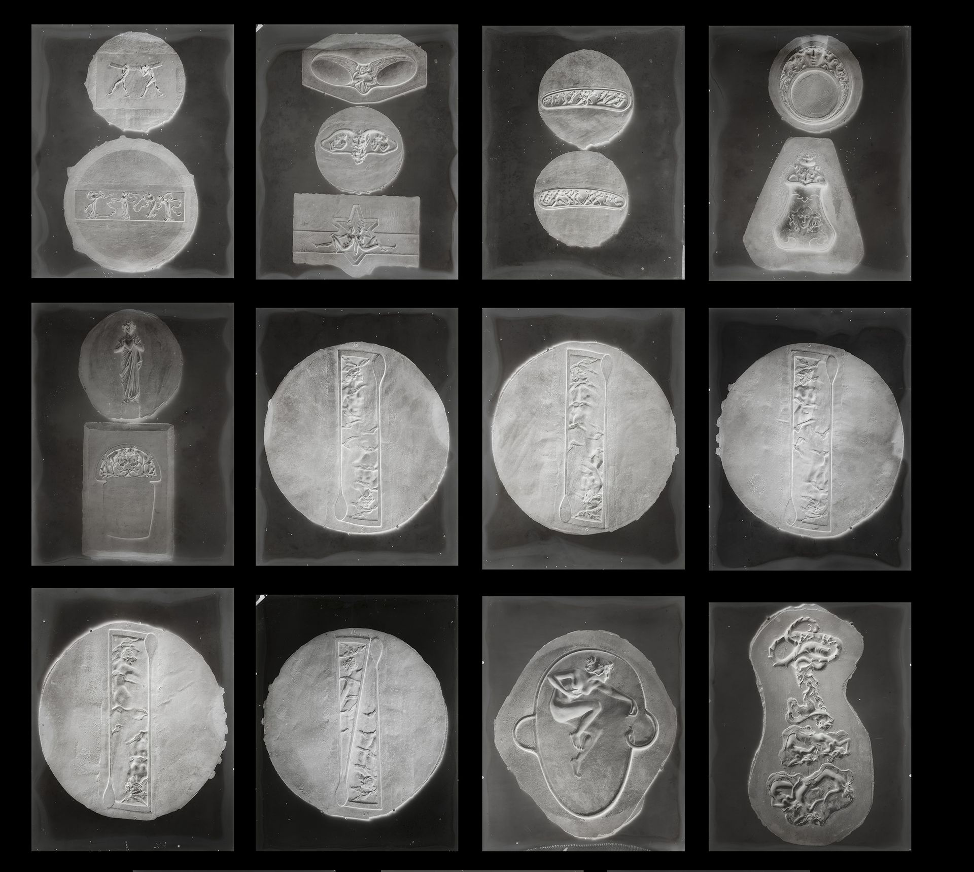ARCHIVES RENÉ LALIQUE (1860-1945)
Around woman and women 
Exceptional set of 17 silver-bromide gelatin dry plates (in negative) forming shots, taken at the time, of plaster models, jewelry and possibly lost waxes, executed in the artist's studios. In original box. 
Wear to box. 
30x24cm