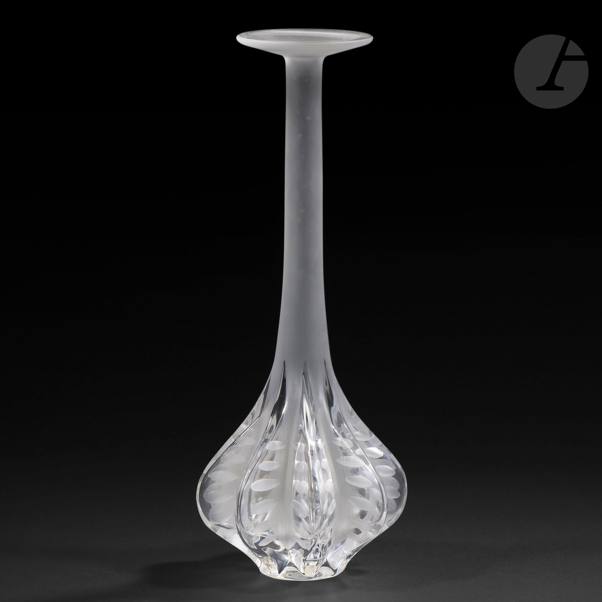 MARIE-CLAUDE LALIQUE (1935-2003) - MAISON LALIQUE
Claude 
Polylobed vase with long soliflore neck finished in a tray.
Proof in blown-molded and partly satin-finished crystal (Ref. 2012 catalog: 1145300). 
Signed LALIQUE France in cursive letters at the point below the base. 
Height: 35 cm