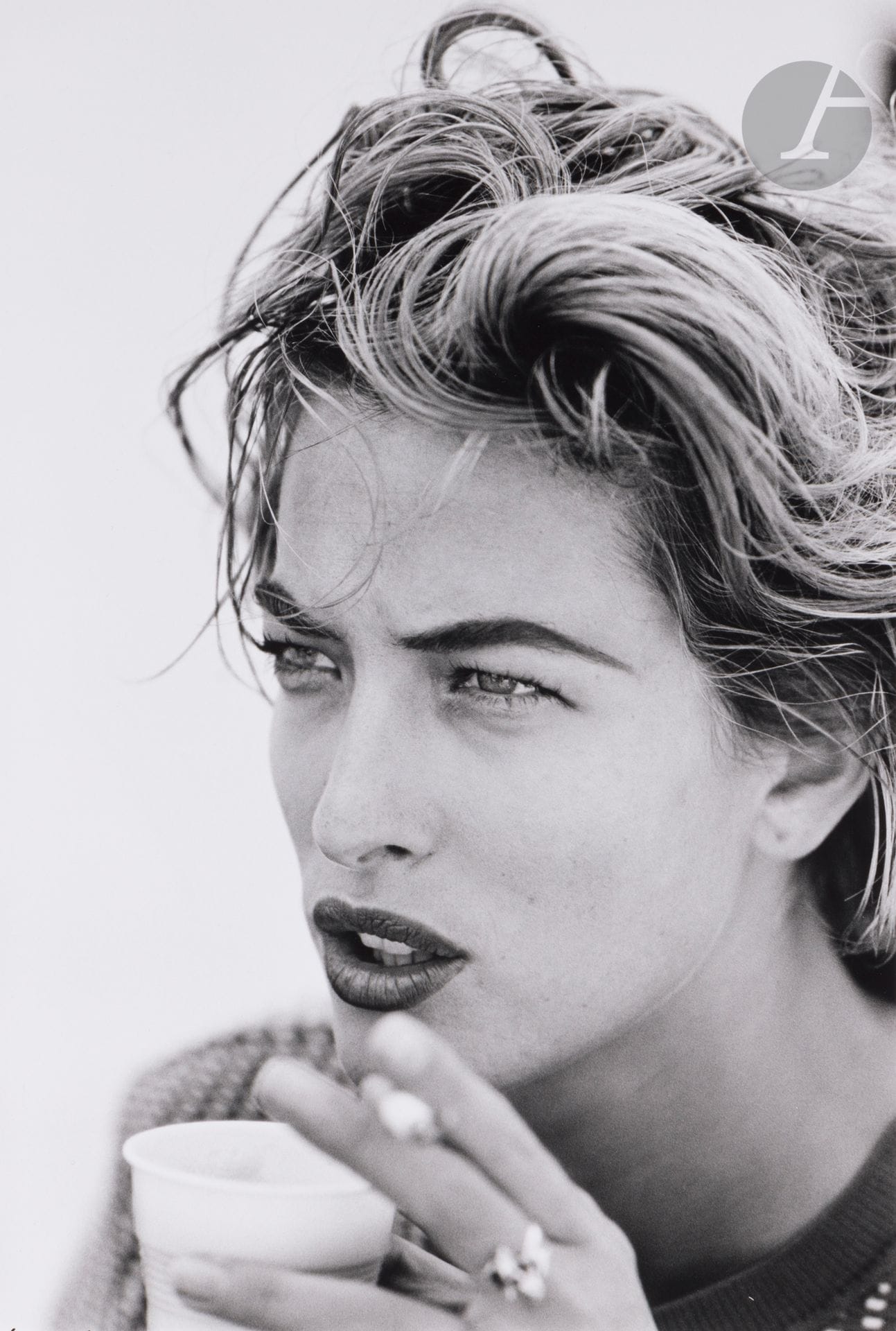 Peter Lindbergh (1944-2019)
Tatjana Patitz. Deauville, 1987. 
Épreuve argentique, signée, datée et numérotée à 18 exemplaires à l’encre dans la marge en bas. Signature, titre, date et numéro de négatif au crayon au verso. 
Image : 30 x 20 cm / Feuille : 40,3 x 30,3 cm