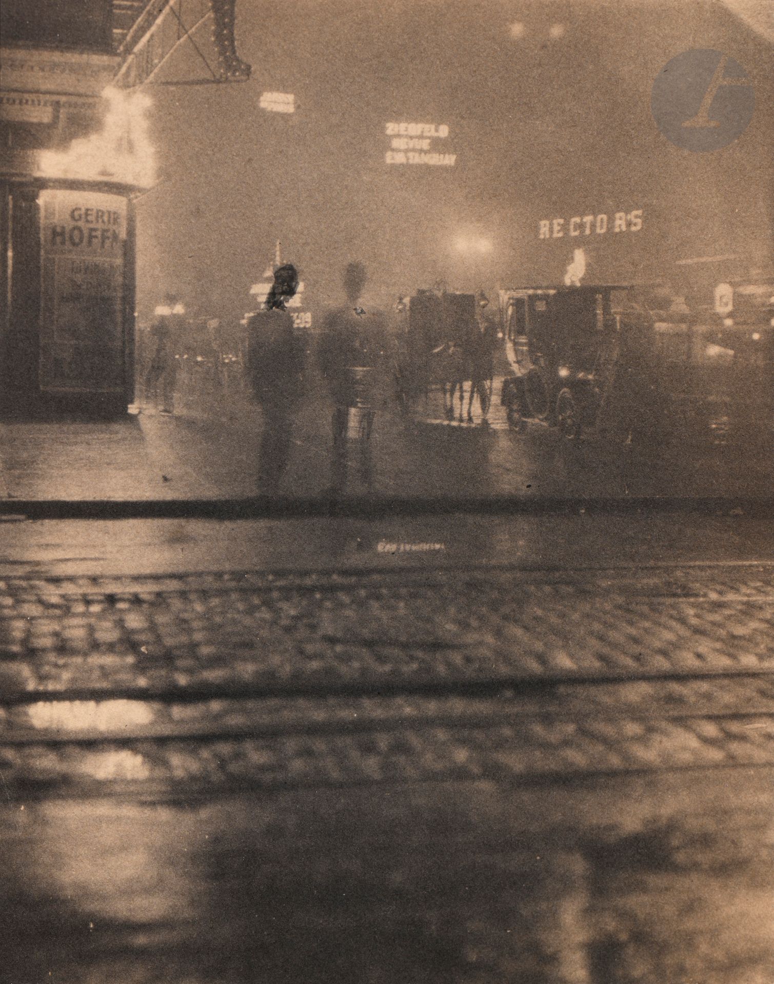 Paul Haviland (1880-1950)
West 42nd Street. New York, 1909.
Épreuve au platine.
11,7 x 9,3 cm

Bibliographie : 
Harry H. Lunn Jr., Peter Galassi, Photo-Secession, Catalogue 6, Lunn Gallery - Graphics International Ltd., Washington, 1977, N°16, p. 15. 

Provenance pour les n° 42 à 48 : 
- Anciennes collections Paul Haviland et Joseph T. Keiley. 
- Harry Lunn Gallery.
- Collection privée, Paris.