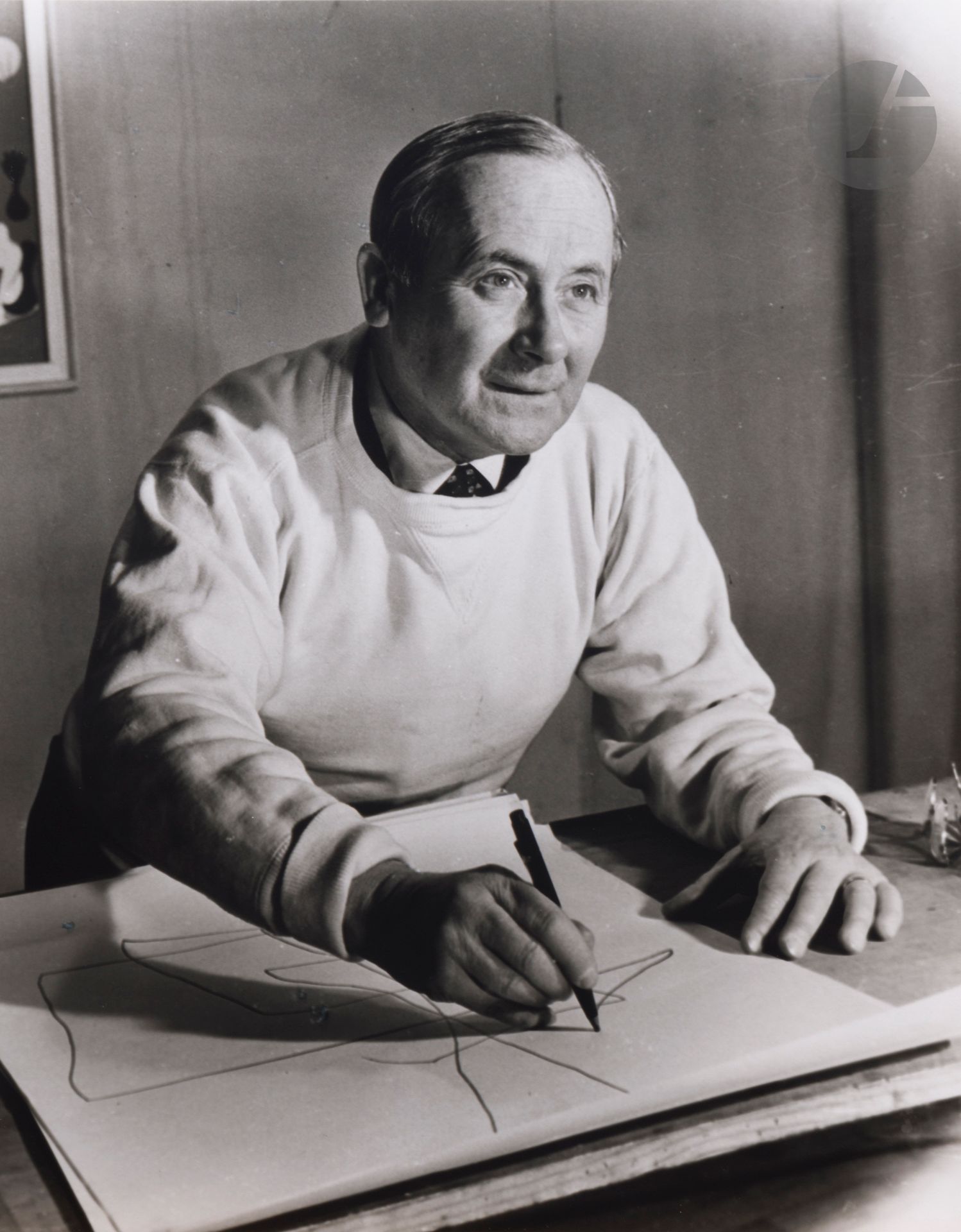 Gene Fenn (1911-2001) 
Joan Miró, c. 1960. 
Épreuve argentique d’époque, signée au crayon avec le tampon « Gene Fenn - photographe » au verso. 
28,8 x 22,5 cm 

Provenance : Collection Gene Fenn.