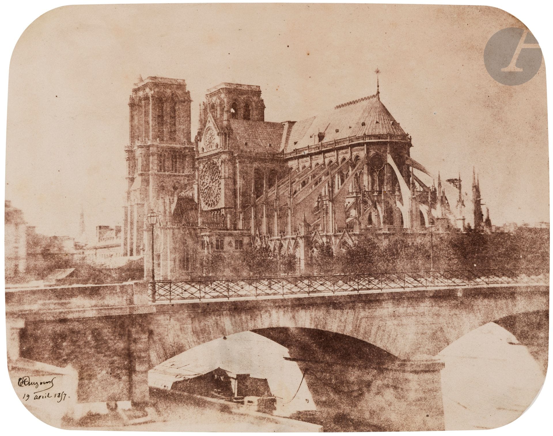 Édouard Auzou 
Notre-Dame de Paris, 19 avril 1857. 
Épreuve sur papier salé, d’après négatif papier, contrecollée sur carton, signée et datée à l’encre en bas à gauche. 
18,4 x 22,8 cm