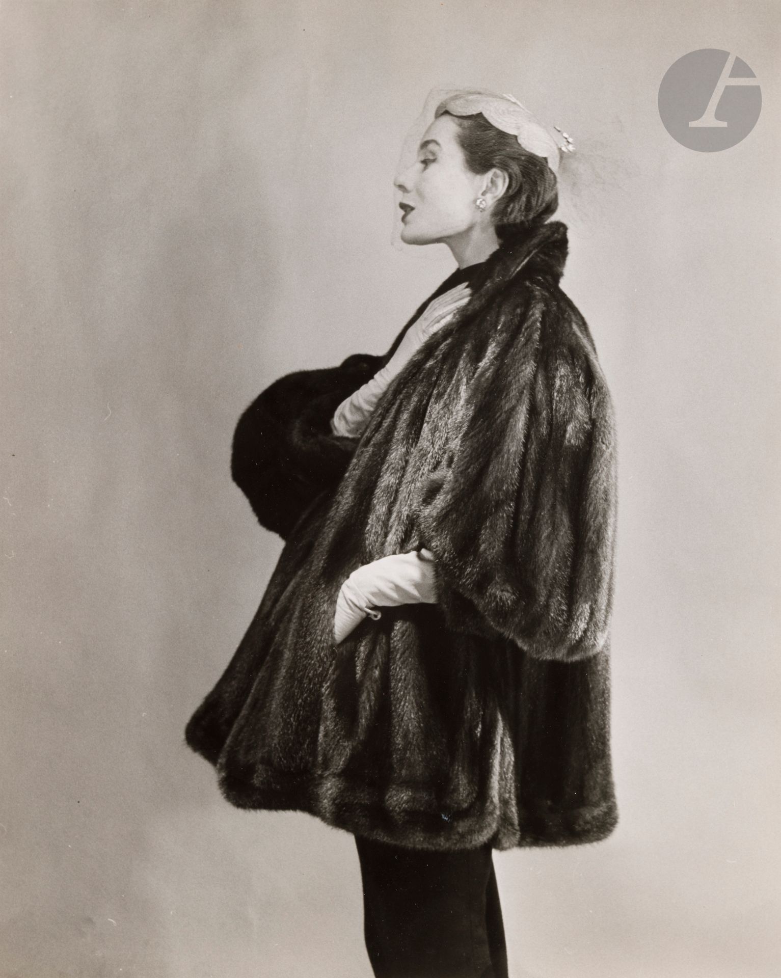 Gene Fenn (1911-2001) 
Lisa Fonssagrives. Mode [Fourrure], c. 1950. 
Épreuve argentique d’époque. 
Image : 28,5 x 23 cm / Feuille : 30 x 24 cm 

Provenance : Collection Gene Fenn.