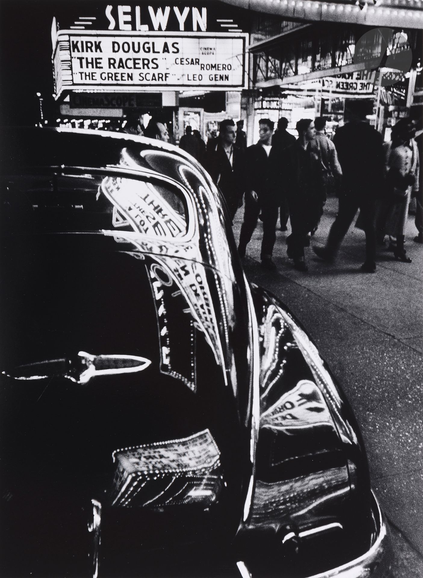 William Klein (1926-2022)
Selwyn. New-York, 42nd street, 1955.
Épreuve argentique (c. 2010), contrecollée sur aluminium, signée et titrée à l’encre au verso du montage. 
44,5 x 32,5 cm 

Bibliographie : 
- William Klein, New York, Marval, Paris, 1995, n. p. 
- William Klein, Life is Good and Good for You in New York: Trance Witness Revels, New York, Errata Editions, 1956, p. 51.