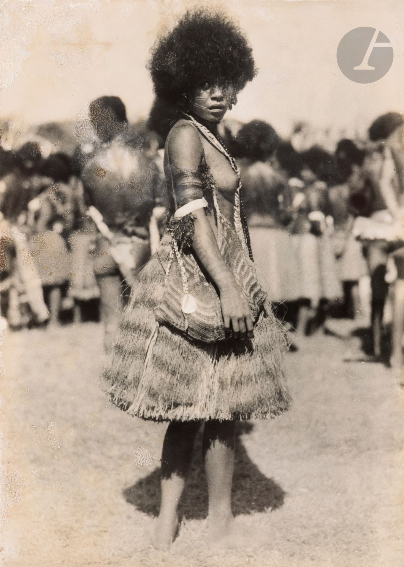 Hugo Bernatzik (1897-1953)
Papouasie-Nouvelle-Guinée, c. 1932-1933.
Jeune fille de la tribu Motu. Guerrier Bena Bena. Tribu Kerepuna. Île de Mailu. Danses et costumes traditionnels. Coiffes et accessoires. 
26 épreuves argentiques d’époque. Tampon « Copyright by Dr. Hugo Bernatzik, Wien » et nombreuses annotations manuscrites ou étiquettes imprimées aux versos.
Format moyen : 13 x 18 cm

Bibliographie :
A. D. Coleman et K. Conru, Bernatzik, Mers du sud, Paris, Cinq continents, 2002.