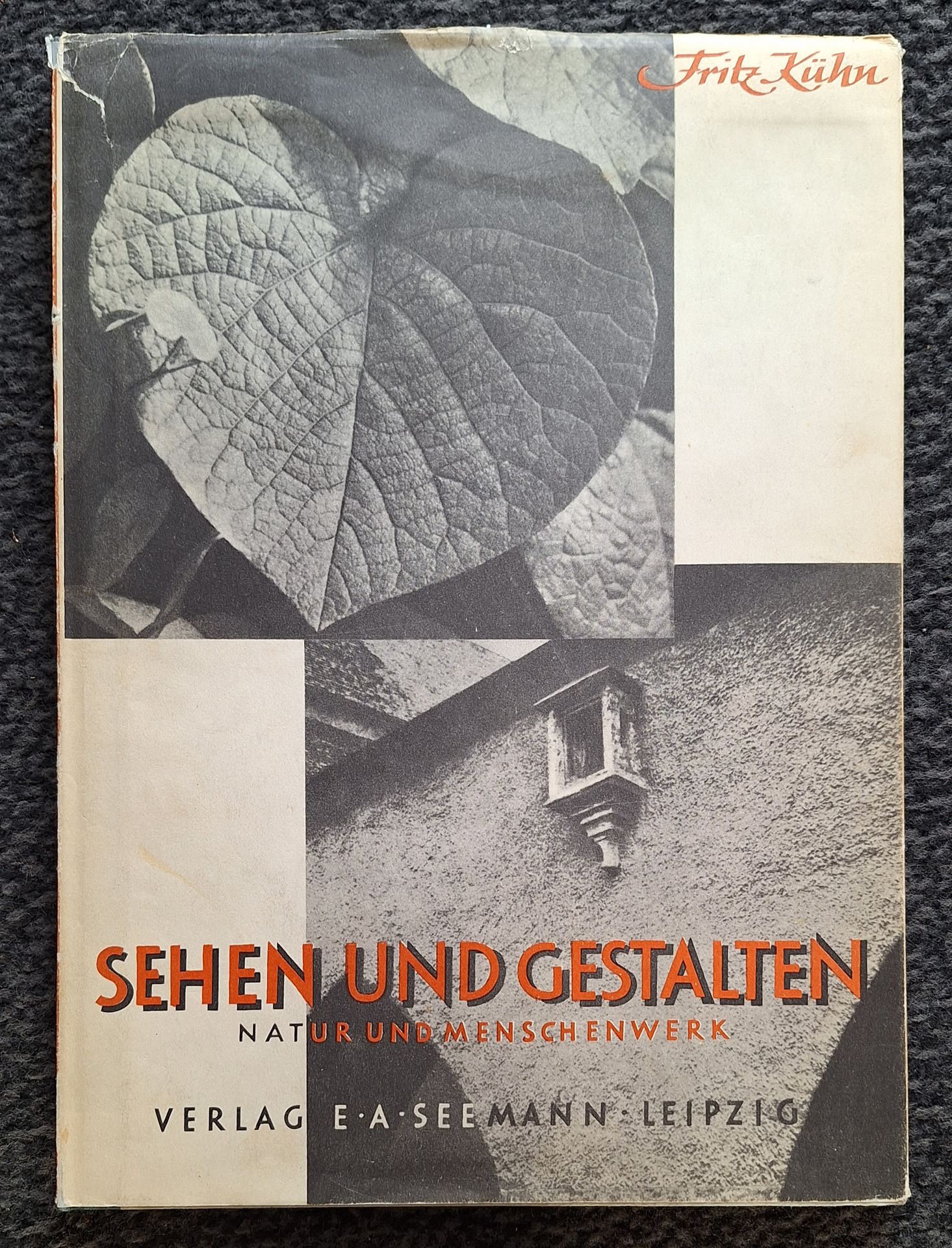KÜHN, FRITZ (1910-1967)
Sehen und Gestalten.
Natur und Menschenwerk.
Verlag E.A.Seemann, Leipzig, 1952.
in-4 (30 x 22 cm). Troisième édition. 156 pp. Cartonnage d'éditeur sous jaquette illustrée (menus défauts).