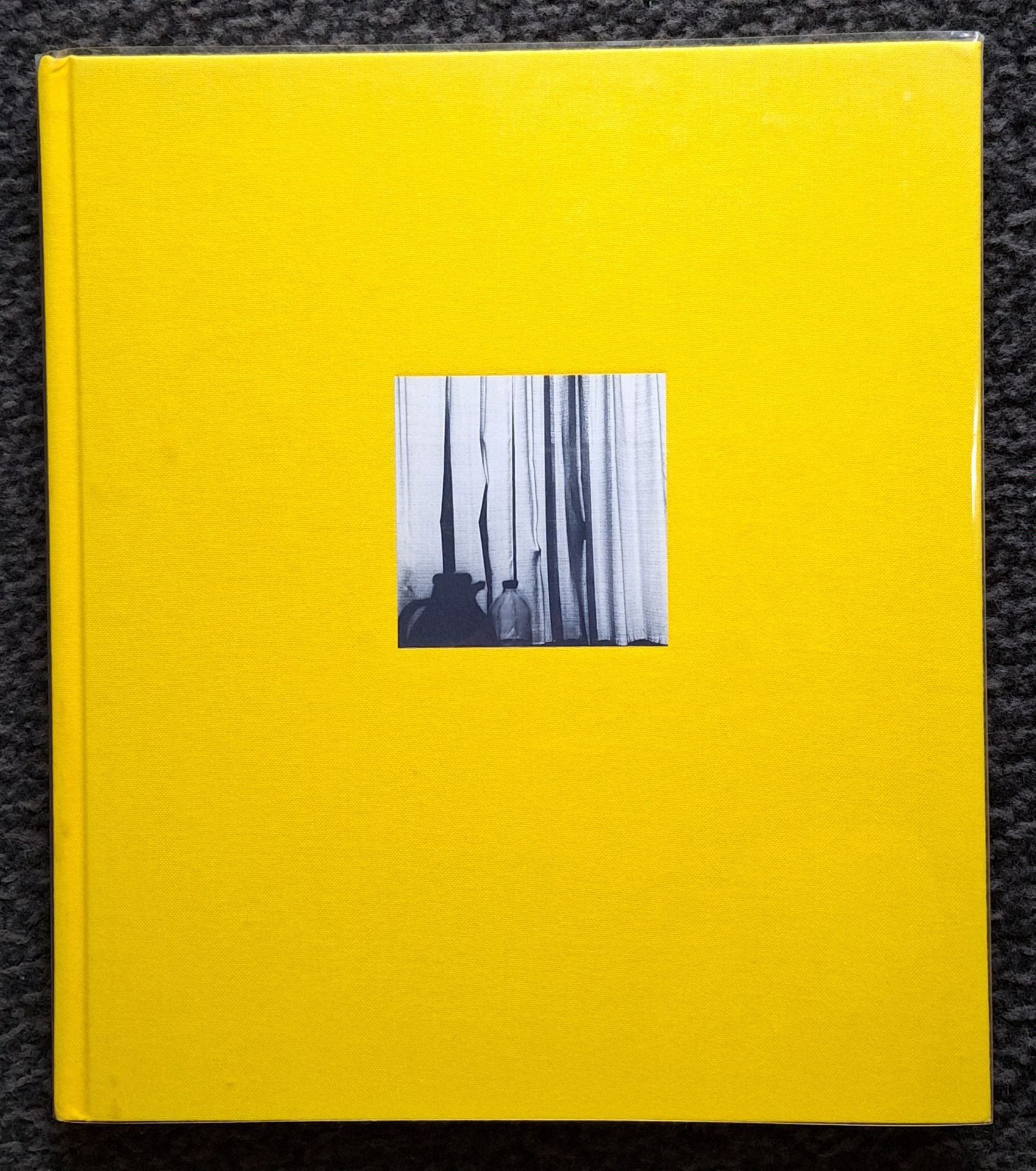 UEDA, SHOJI (1913-2000)
Hysteric sixteen. Small Biography.
Hysteric Glamour / Nobuhiko Kitamura, Tokyo, 2006. 
In-4 (26 x 23 cm). Édition originale, tirée à 1000 exemplaires numérotés. 168 pp. Texte en anglais et japonais par Gabriel Bauret. Reliure pleine toile d'éditeur jaune avec une vignette photographique. Complet du glassine d'origine. Cet ouvrage reprend les photographies publiées par Shoji Ueda dans  Caméra Mainichi  de 1975 en 1985. Exemplaire en superbe état.