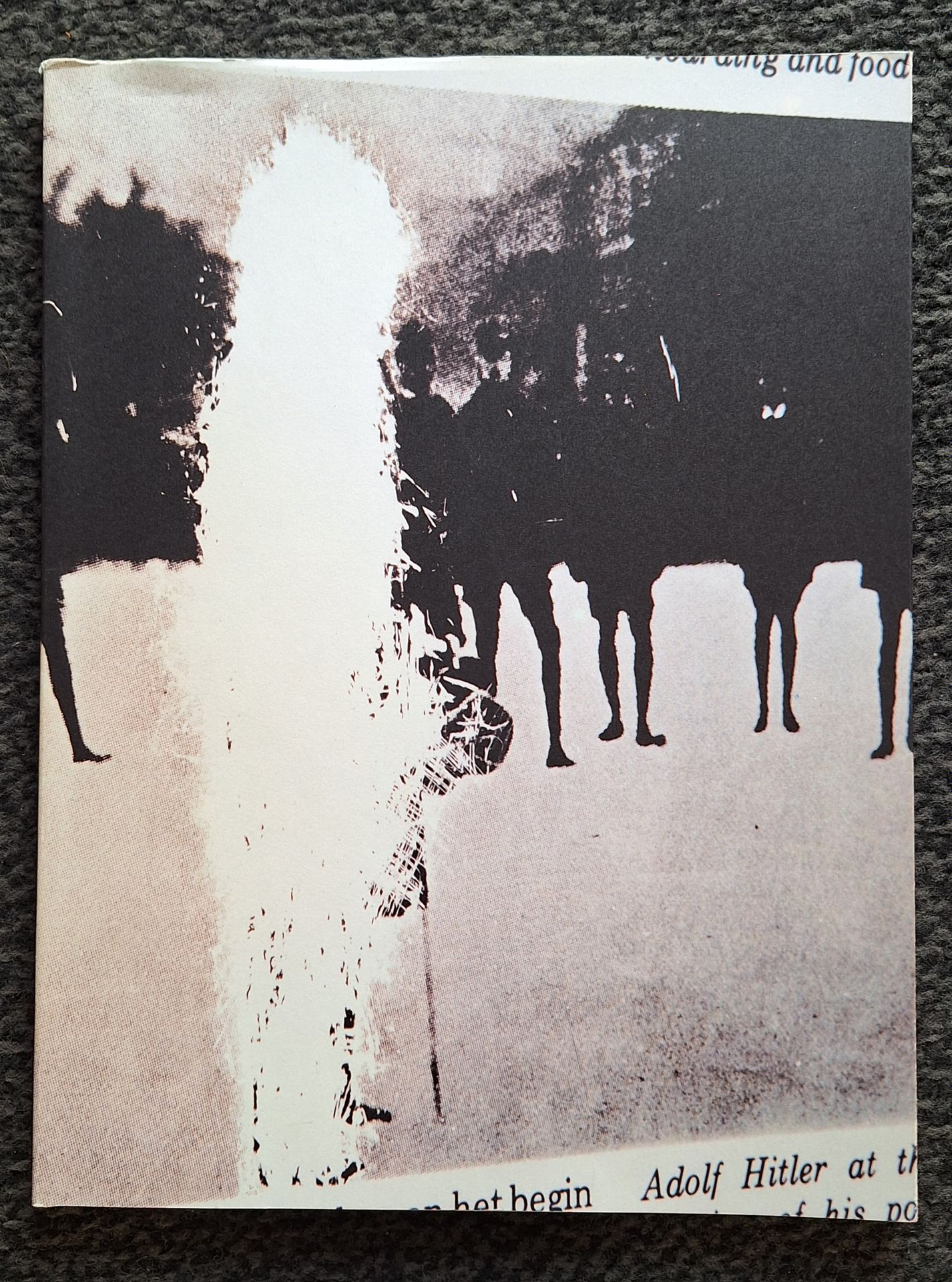 GRAHAM, PAUL (1956) [Signed]
New Europe.
Fotomuseum Winterthur/Cornerhouse Publications, 1993.
In-4 (31 x 23,5cm). Édition originale brochée, signée par Paul Graham en page de titre. 45 photographies reproduites en couleurs. Couverture souple sous jaquette illustrée.