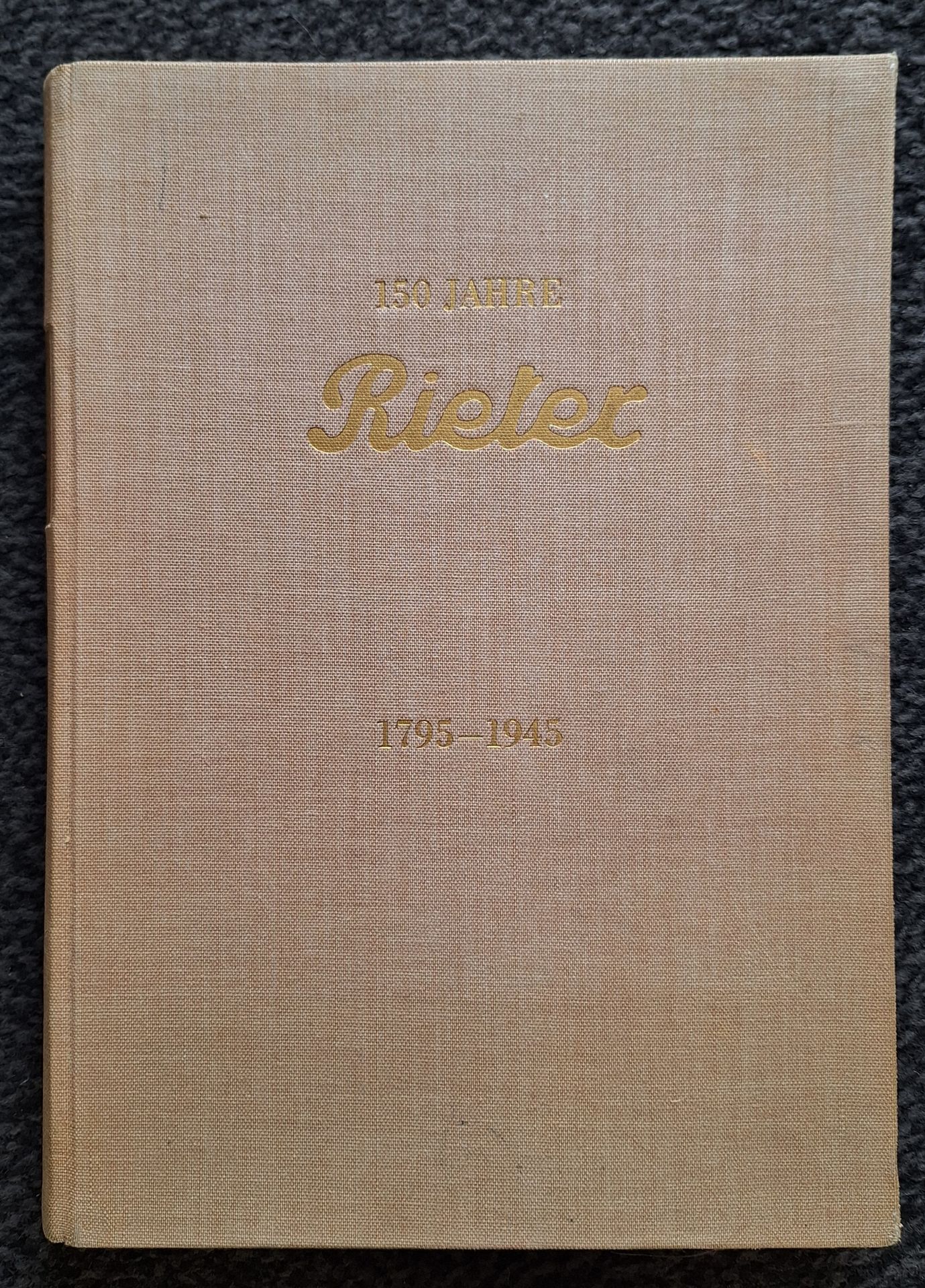 TUGGENER, JAKOB (1904-1988)
150 Jahre Joh. Jacob Rieter & Cie, Winterthur-Töss, 1795-1945.
Rieter, 1947.
In-4 (30 x 22 cm). Édition originale de cet intéressant livre d'entreprise illustré de 37 pages de photographies par Jakob Tuggener,  regroupées en fin d'ouvrage. 300 pp. Complet du dépliant 4 pages inséré dans l'ouvrage. Reliure en tissu beige avec titre doré sur le 1er plat et étiquette de titre au dos.