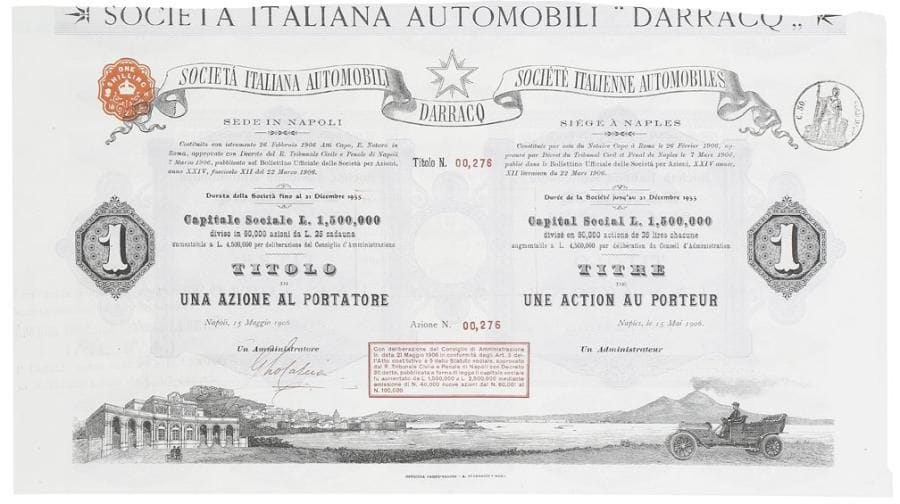 SOCIETA ITALIANA AUTOMOBILI DARRACQ
action, Naples 1906 ; 22,2 x 39,2 cm.    Alexandre Darracq (1855-1931) n'aime pas vraiment l'automobile, mais c'est un homme d'affaires. Il revend sa société de vélos pour entrer sur le marché prometteur de l'automobile en 1897.Il s'y bâtit rapidement une réputation en battant un certain nombre de records en Europe et aux USA. Cela lui permet de créer des filiales avec des constructeurs locaux puissants en Angleterre et Allemagne, qu'il revend tout aussi vite. La marque Darracq anglaise deviendra Sunbeam, la marque Darracq allemande deviendra Opel, et la marque Darracq française deviendra Talbot. En Italie, il ouvre sa société à Naples en 1907. S'apercevant que c'est trop loin des fournisseurs, il construit l'usine près de Milan. Jugeant les débuts trop difficiles, il revend sa firme à des financiers italiens qui créent l'Anonimo Lombardia Fabricca Automobili (A.L.F.A.) en 1910. Titre d'une action au porteur, orné d'une belle vue de la baie de Naples avec le Vésuve et une automobile Darracq au premier plan.
