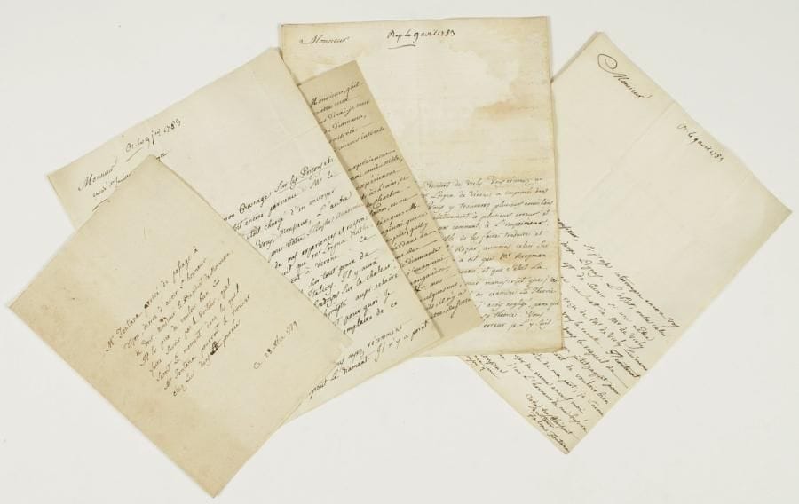 Felice FONTANA (1730-1805)
physicien et naturaliste italien. 3 L.A.S. et 1 L.S., Dijon et Florence 1779-1783, à Louis-Bernard Guyton-Morveau (avec une minute de réponse) ; 8 pages in-4, 2 adresses (qqs lég. mouill.).    28 décembre 1779, de passage à Dijon, Fontana prie le président de Morveau de le recevoir... 5 décembre 1782. Le Dr Gibelin d'Aix-en-Provence a été chargé d'envoyer des exemplaires de son ouvrage Sur les poisons à Guyton, Maret et à l'Académie de Dijon ; Fontana annonce aussi la publication d'expériences physico-chimiques dans un recueil périodique de M. Lorgna, « mathématicien très instruit », et s'enquiert d'une récente découverte relative à la dissolution du diamant... 9 janvier [1783]. D'accord « qu'il ne doit point y avoir de secrets entre ceux qui aiment la science », Guyton expose tout ce qu'il sait de la dissolution du diamant, « un vrai combustible » qui s'enflamme à l'air et se conserve dans la poussière du charbon : il se réfère aux travaux de Daubenton et résume ses propres expériences avec tous les déphlogistiquants imaginables, « tels que l'acide arsenical pur, la manganèse, l'acide muriatique déphlogistiqué, &c »... 14 février 1783. Félice l'entretient de travaux récents et le félicite d'« avoir assigné à la chymie un langage intelligible » ; son expérience sur le diamant « merite bien d'être repetée dans des creusets d'or »... [Mars 1783], s'inquiétant si ses envois sont bien parvenus à destination...