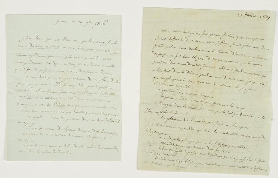 Jean-Claude de la métherie (1743-1817)
médecin, naturaliste et minéralogiste. 2 L.A.S. (initiales), 1806-1807, à Louis-Benjamin Fleuriau de Bellevue, à La Rochelle ; 5 pages et demie in-4, adresses.    Paris 20 novembre 1806. Il avait bien prévu que la Nature des êtres existants ne serait pas agréable à son ami, mais il lui a adressé un nouveau volume faisant suite aux Considérations sur les êtres organisés. Il parle d'un « nouvel ouvrage geologique intitulé Theorie de la surface de la terre par le p. Chrysologue avec un rapport fait à l'Institut par Cuvier »... 13 février 1807. Il n'est point fâché que les opinions de son ami soient différentes des siennes, mais la plupart de celles-ci se confirment chaque jour ; ainsi : « 1° que l'oxygene n'est pas l'oxygene. La Place m'a dit l'avoir toujours soutenu à Lavoisier. 2° l'oxygene dans la combustion n'est pas le seul qui contribue à la flamme et à la chaleur. La Place m'a dit l'avoir toujours soutenu à Lavoisier. 3° Il est averé aujourd'hui que tous les combustibles contiennent de l'hydrogene. [...] Le bon Vauquelin le pense mais l'ascendant qu'on a pris sur lui le fait un peu tergiverser », etc.