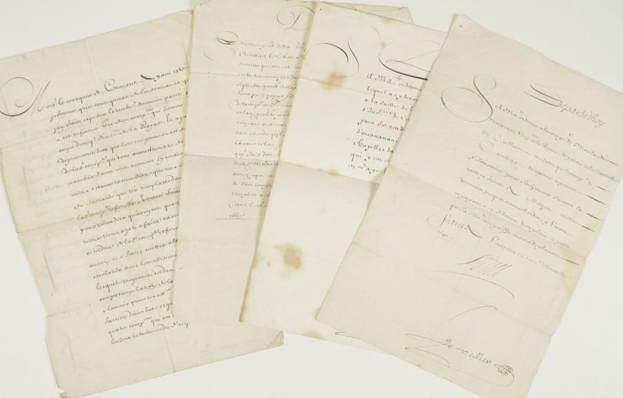 LOUIS XIV (1638-1715)
4 P.S. ou L.S. (secrétaire), 1665-1675 ; contresignées par Michel Le Tellier ; 5 pages in-fol., une adresse.    Paris 30 octobre 1665, ordre de payer 70 livres au S. Molandé, enseigne de la compagnie de Peyrat au régiment du Piémont, pour 7 mois de service... St Germain en Laye 8 août 1670. Ordre au capitaine Molandé de se rendre à Stenay pour y servir « a la suitte de la compe de La Chapelle dans son regiment de la Marine »... Versailles 22 novembre 1670, ordre à la compagnie de Moulandé de partir de la citadelle de Calais pour se rendre à Mouzon »... St Germain en Laye 20 février 1675, au marquis de Crevant, colonel d'infanterie de la Reine, l'invitant à faire rassembler les sergents et soldats de la compagnie réformée, et mettre à leur tête le capitaine Molandé...