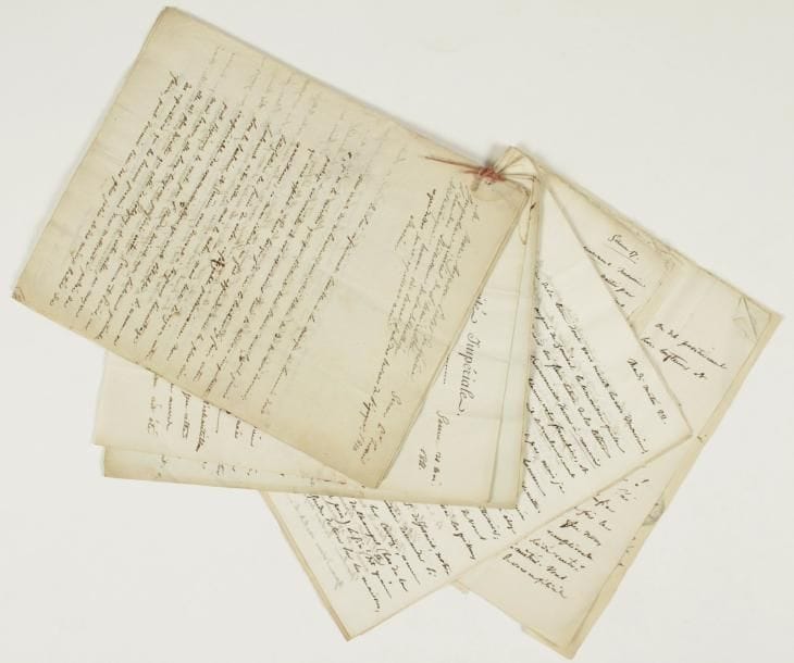Marc-Auguste pictet
16 L.A.S. (une de sa femme) et 9 L.A., Genève 1810-1817, à Jean-Baptiste-Joseph Crestin, maire, puis sous-préfet de Saint-Claude (Jura) ; 47 pages in-4 ou in-8 en liasse, qqs en-têtes Université Impériale, la plupart avec adresse, nombreux cachets cire rouge aux armes.    Intéressante correspondance sur la fin de l'Empire et les débuts de la Restauration dans les départements limitrophes du Jura et du Léman. 6 février 1810, félicitations sur les projets de voirie et de rénovation qui feront de Saint-Claude « un Phénix », sur la route de Paris à Genève... 6 avril, sur une démarche auprès du maire de Genève et du préfet du Léman, à propos de « l'embranchement projetté » qui relierait Saint-Claude à Genève... 10 octobre, approbation de la route projetée : « si j'étois ministre vous n'auriez pas besoin de vous transporter encore une fois à Paris pour avoir gain de cause »... 1er avril 1811, réaction très flatteuse à la lecture de la pièce de Crestin : « si chacun des villes de l'Empire avait le bonheur d'avoir un maire qui ressemblât à celui de St Claude ; qui fût à la fois leur poète-lauréat, et leur historien ; et en même tems un administrateur plein de zèle et de lumieres, ce seroit l'age d'or de la politique »... 20 avril 1813. Il compte présenter son envoi à une société académique : « vous devez vous trouver à St Claude comme dans un habit trop étroit. Si jamais l'envie vous prend d'en changer, je sollicite la préférence pour nos tailleurs »... 3 [novembre], sur la libération de Genève par les troupes autrichiennes de M. de Bubna : « Les prisonniers disent que les français sont venus de Chambéri, sur le bruit que nous n'avions plus de canon. Ils ont été fort ébahis d'être reçus par 30 pieces de campagne »... Mercredi matin [début 1814]. En attendant une déclaration claire des Alliés, « nous bivouaquons, nous montrons les dents pour qu'on n'essaye pas de nous croquer en passant [...]. On affirme que les Alliés laissent la Suisse neutre, si la France en fait autant »