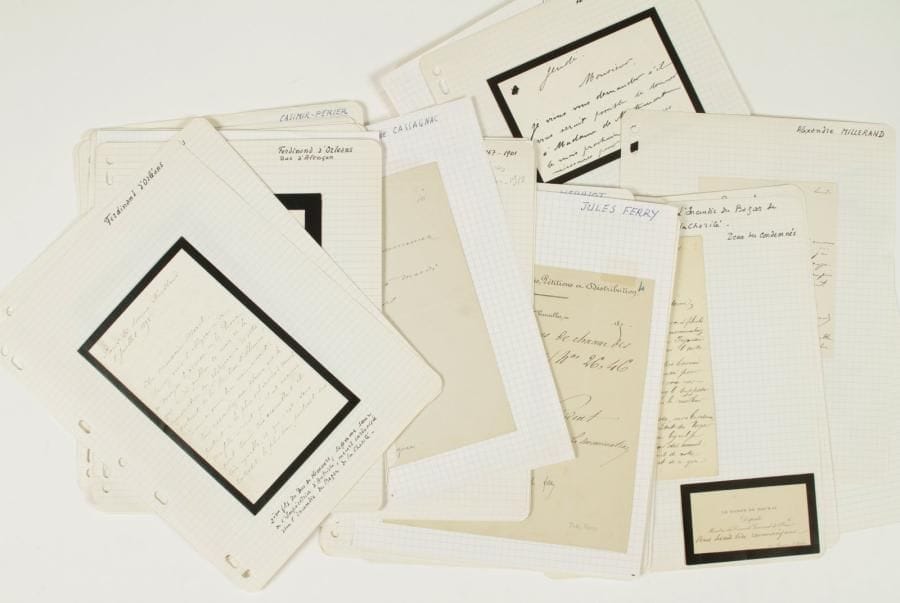 politique. 50 lettres ou pièces, la plupart L.A.S. (plus qqs cartes de visite).    Ferdinand d'Orléans duc d'Alençon (4 à Aimé Morot sur le portrait de sa femme), Édouard Bamberger, Alphonse Baudin, Mgr Baudrillard, Paul Bert, Philippe Berthelot (2 à Judith Gautier), Georges Bibesco, Gaston Calmette, Sadi Carnot, Robert d'Orléans duc de Chartres, colonel Denfert-Rochereau, Paul Deschanel (3), Armand Fallières, Jules Ferry, Nicolas et Marina de Grèce, Albert Grévy, Édouard Herriot, Jules Jeanneney, Bojidar Karageorgevitch, Anatole de La Forge (2 à J. Gautier), baron de Mackau (3), Alexandre Millerand, Marie-Amélie, Albert de Mun, Émile Ollivier, Joseph Reinach, baronnes de Rothschild, Hélène de Russie, Henry Torrès, duchesse d'Uzès, René Viviani, William Waddington, etc.