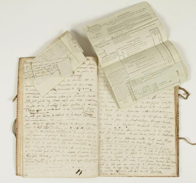 VOSGES
Registre manuscrit de la famille Rouyer-La Ruelle de Gondrecourt, Neufchâteau 1790-1827 ; un volume in-fol. de 38 pages environ (le reste vierge, avec qqs documents intercalés), couv. cartonnée, dos parchemin.    Livre de raison et de comptes. Rentrées de fonds, dépenses, dettes ; comptes avec les fermiers de Dommartin ; ventes de pièces de toiles, etc. « Je suis convenue avec les fermiers de Donmartin de leurs vandres les vingt six paires qu'il me doivent pour le canon de la St Martin de mille huits cent »... « Je reconnait avoir reçue la totalité de ma dot en plusieurs sommes, et en un corp de ganiage que mon père ma abandonnez, situe sur le bans et finage de Huilliecourt et bon voÿsin, venant du chef de ma mere »... On trouve aussi : « Maxime de conduite pour une demoiselle qui entre dans le monde »...
