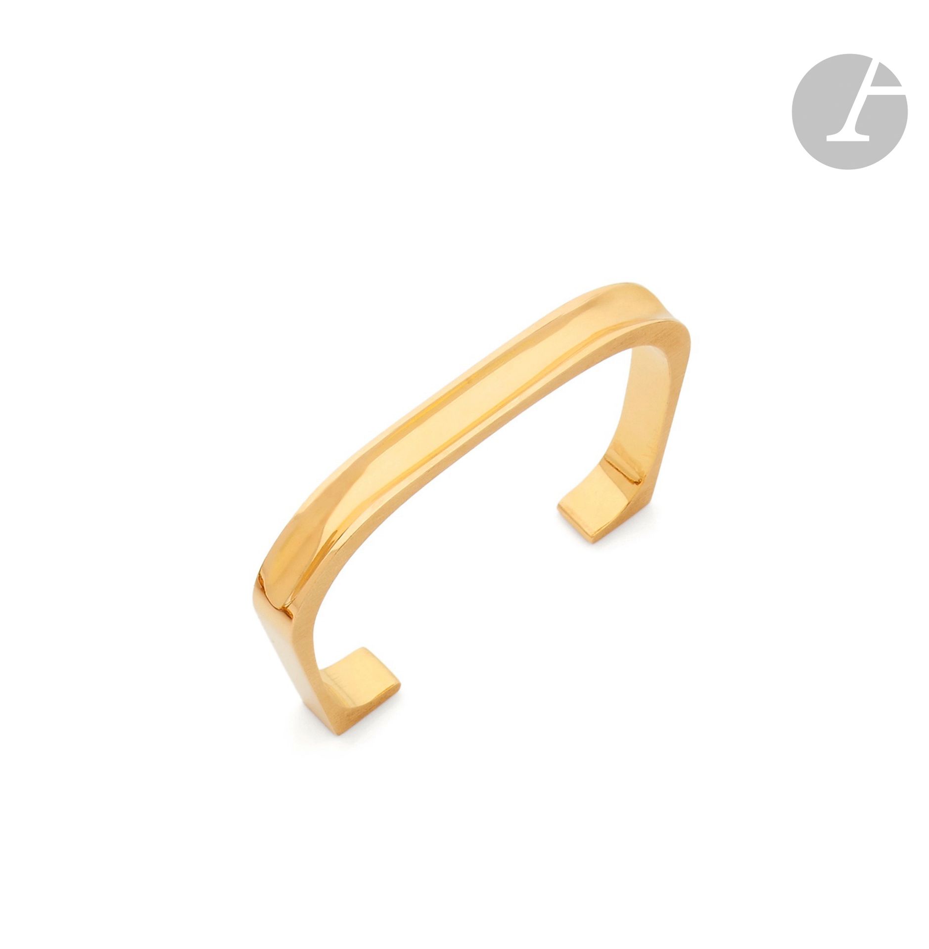 PIERRE CARDIN
Torque bracelet in 18K (750) gold, slightly curved. Signed. French work from the 1970s. Length: 15cm approx. Weight: 36.8g
A 1970 Pierre Cardin bracelet