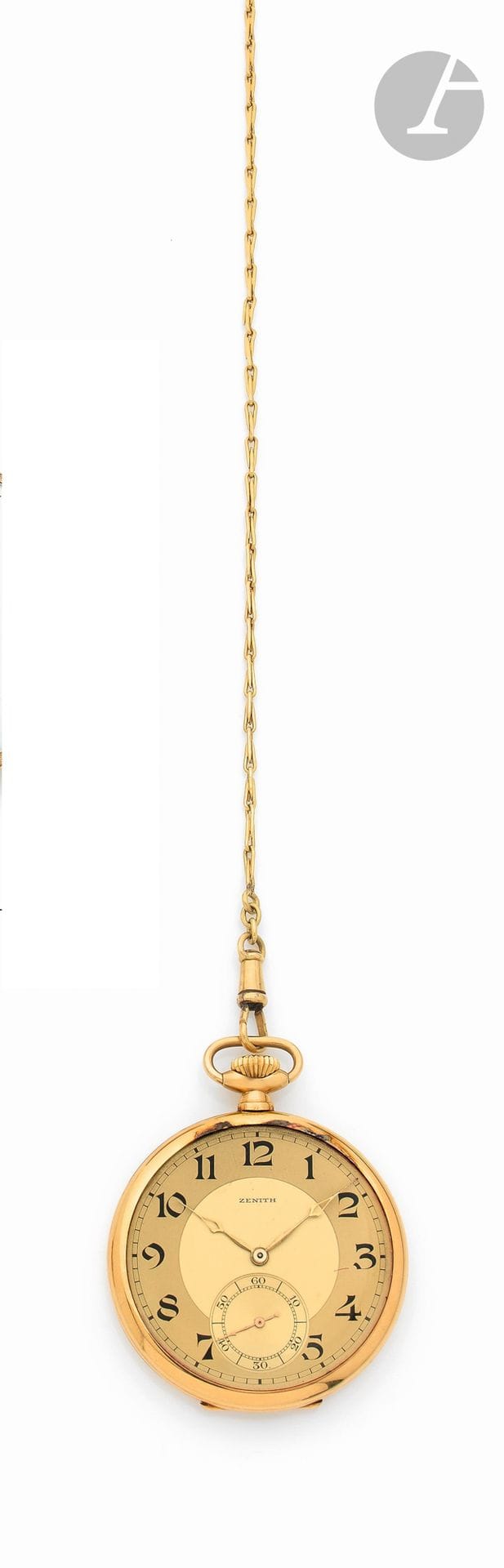 ZENITH
ANNÉES 20-30
Montre de poche plate en or jaune 18K (750) et une chaîne giletière en or jaune 18K (750). Travail français.
Boîtier: revers lisse.
Cadran: doré deux tons, index chiffres arabes peints, chemin de fer et petite seconde.
Mouvement: mécanique, échappement à ancre, balancier bimétallique compensé, spiral Breguet en acier bleui, N°18532.
Cadran et mouvement signés. 
Numérotée 31254
Diam.: 46mm 
Poids total brut: 66,03g