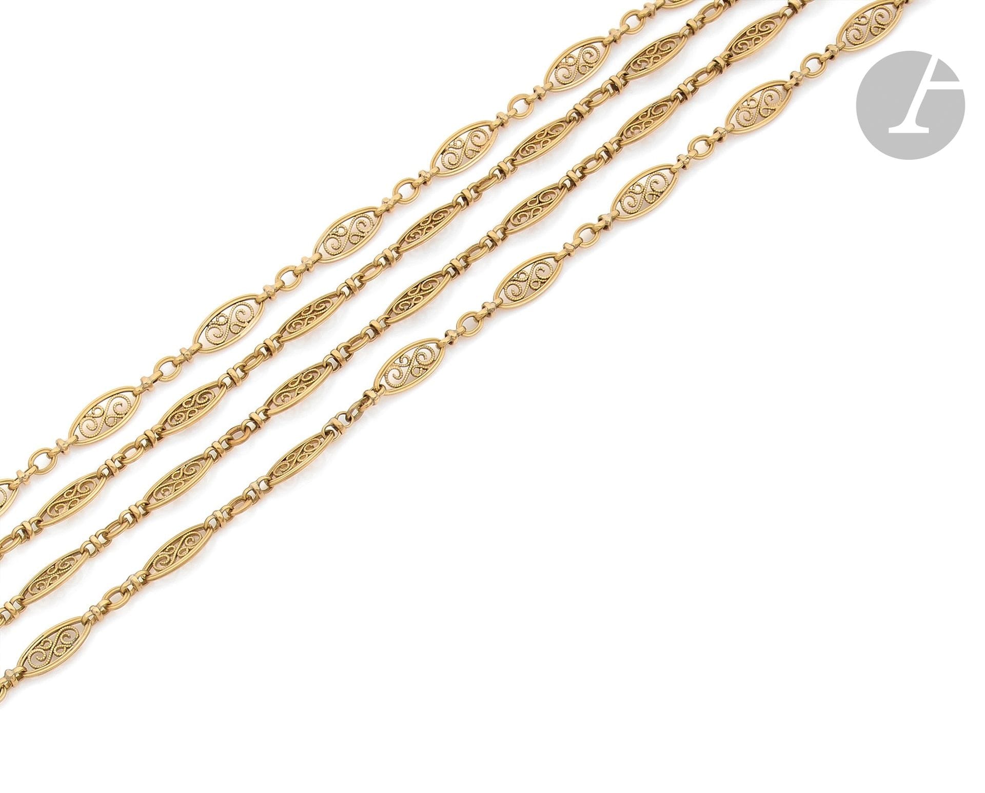 Chaîne de montre en or 18K (750), articulée de maillons ovales filigranés. Travail français de la fin du XIXe siècle. Longueur: 152cm environ. Poids: 50,6g
 A late 19th  century french filigree watch chain