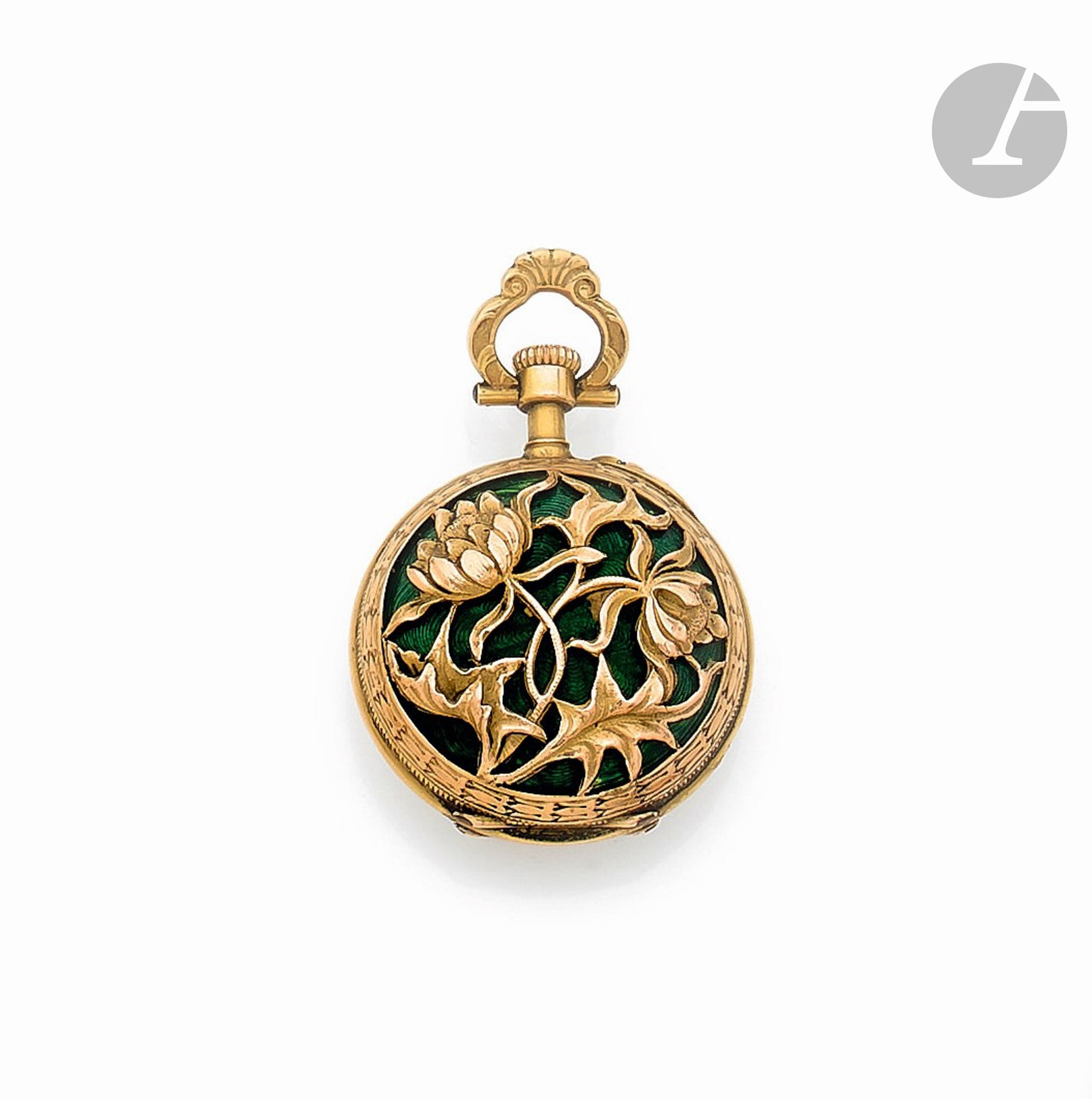 ANONYME
Montre de col en or rose 18K (750) et émail, travail français (1838-1919)
Revers bombé, émail vert translucide sur fond guilloché, recouvert d’un décor de fleurs et d’entrelacs ajouré. Cuvette en or.
Diam.: 24mm
Poids brut: 15,58g