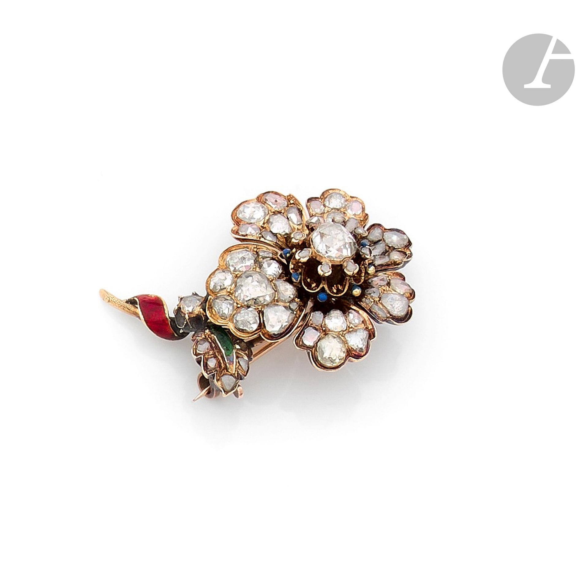 Broche fleur en or 14K (585) et 18 K (750), les pétales et le coeur sertis de diamants taillés en roses, le pistil, la tige et la feuille soulignés d’émail. Travail du XIXe siècle. Hauteur: 4cm environ. Poids brut: 12,6g (égrisures, soudures)
 A 19th  century diamonds and enamel brooch