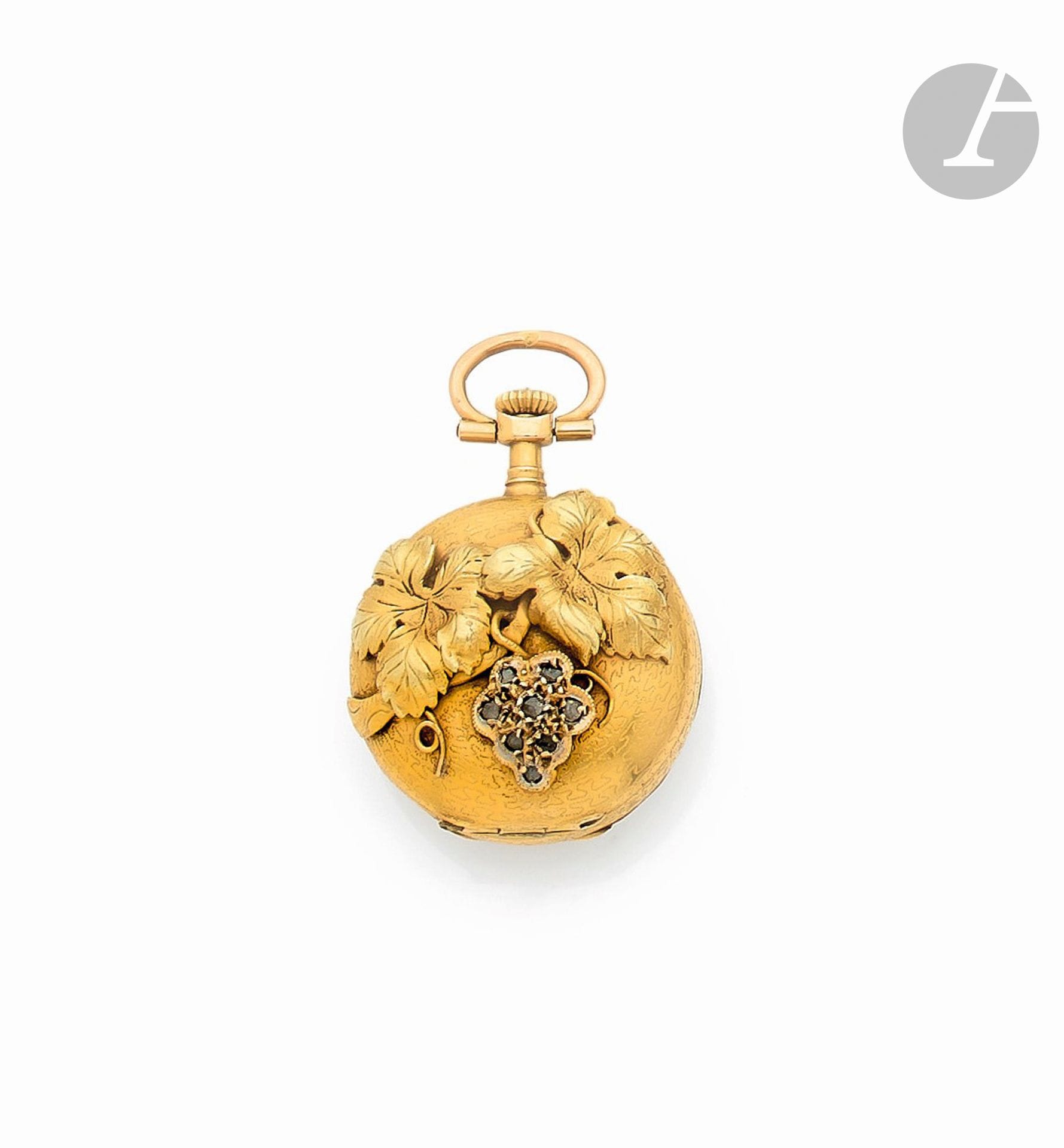 ANONYMOUS
Collar watch in 18K (750) yellow gold, French work (1838-1919)
Domed reverse, applied grape and vine leaf decoration, pricked with small diamonds, gold bowl.
Replacement mechanical movement. 
Diameter: 23mm
Gross weight: 13,32g