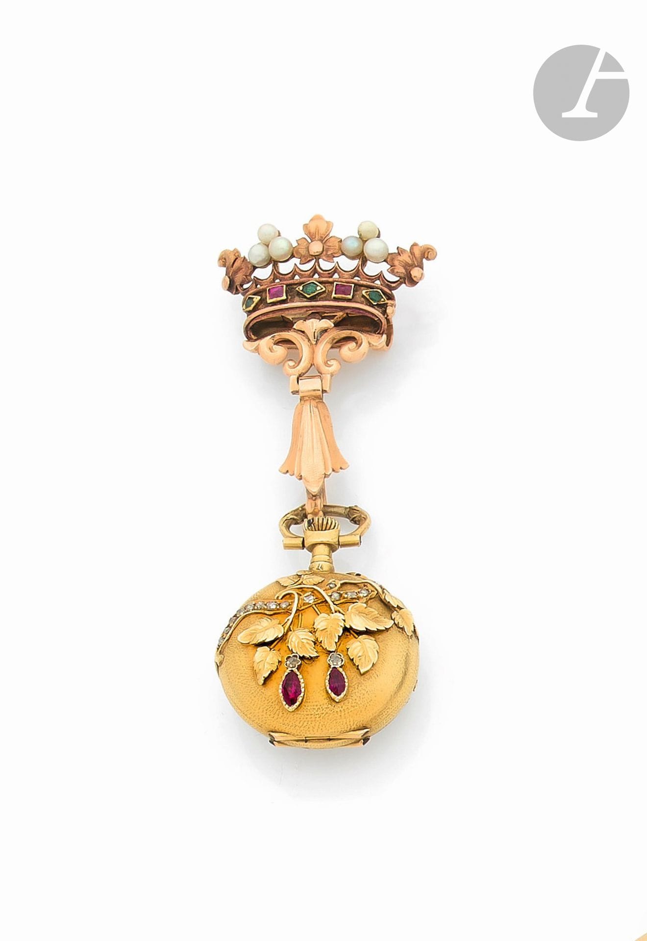 ANONYMOUS
Collar watch in 18K (750) yellow gold, French work (1838-1919)
Domed reverse, applied flowers, small diamonds and two red stones as pendants, gold bowl. With pink gold marquis crown, pearls, red and green stones. Movement signed Lecoultre &amp; Cie.
Diameter: 24mm
Gross weight: 27.81g