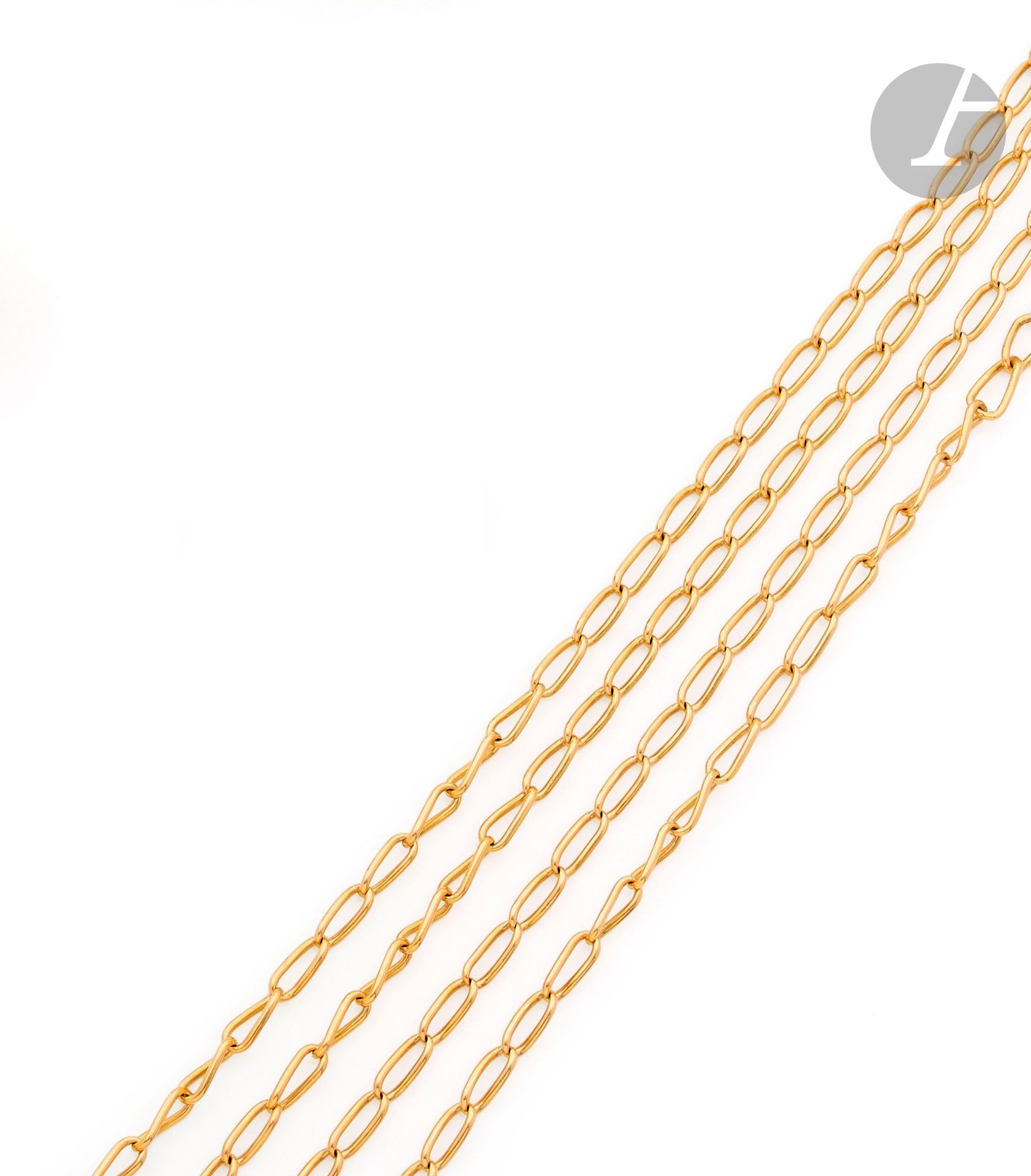 18K (750) gold watch chain, articulated with slightly twisted oval links. Length: approx. 120cm. Weight: 33.4g
A gold watch chain