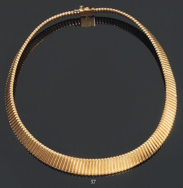 Collier tubogaz en chute, en or jaune. (Accidents). Longueur : 40 cm. Poids : 41 g.