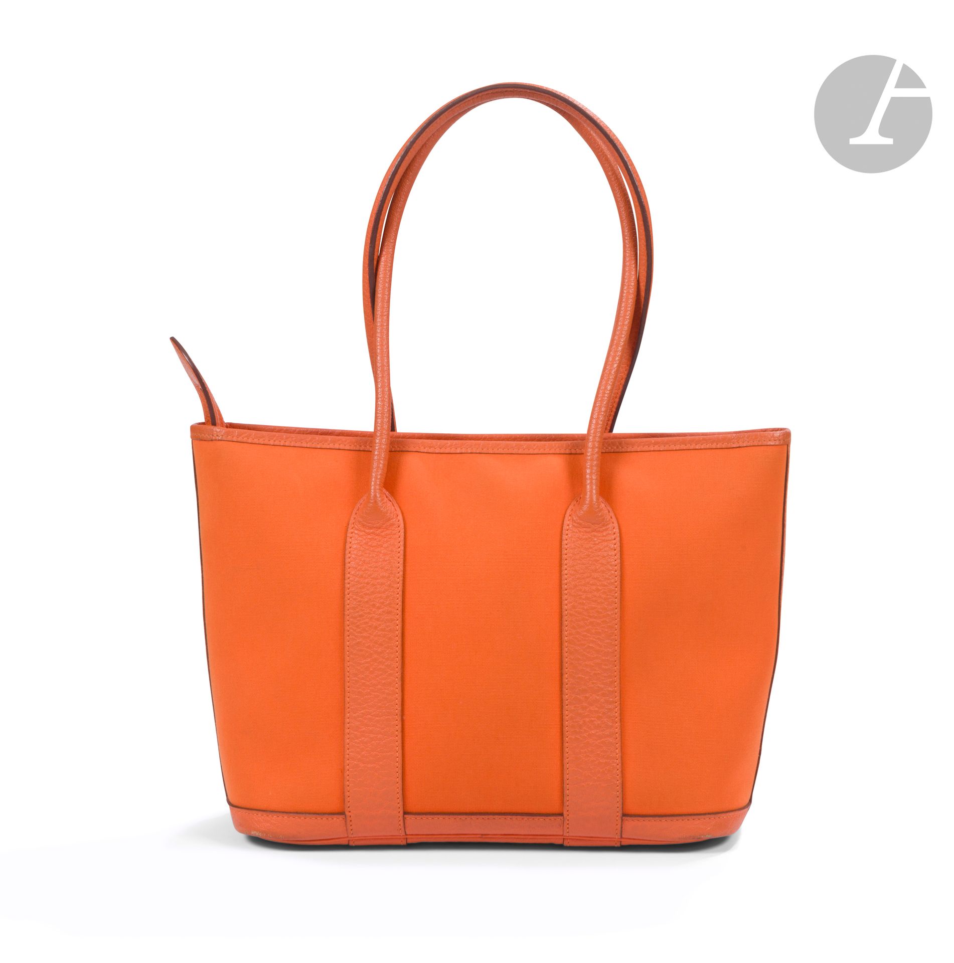 HERMÈS Paris Made in France
Year 2009
Orange grained leather and canvas bag, silver-plated palladium-plated metal zipper, 28 x 23 x 11 cm
(minor wear to corners and soiling to leather, small stains to canvas)