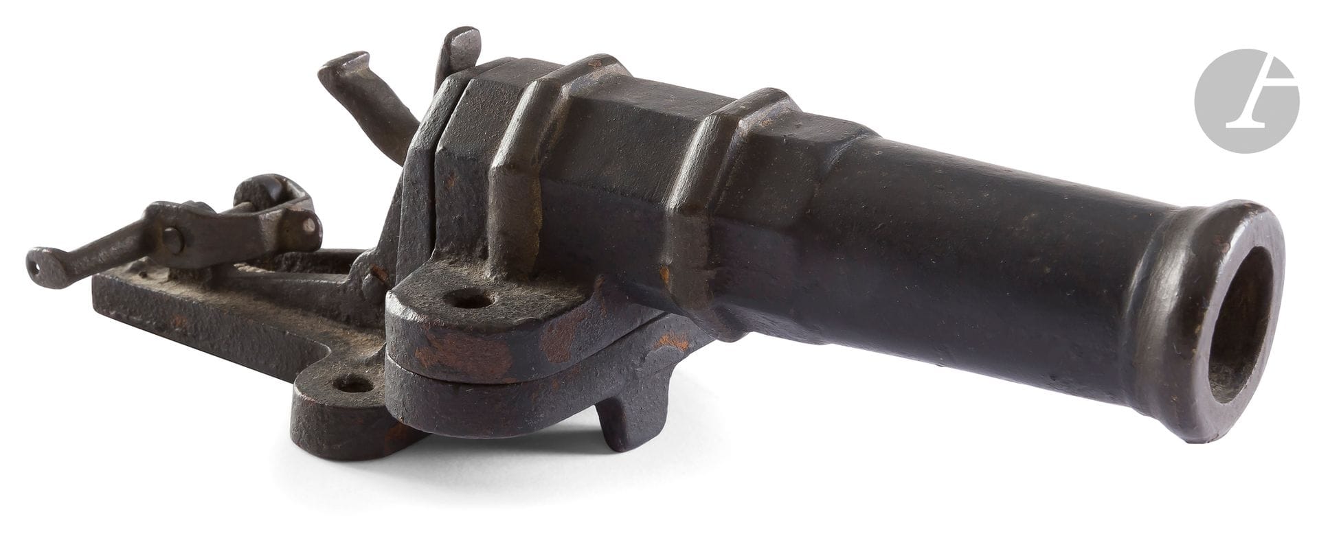 Pistolet d'alarme en fonte de fer. 
Canon rond à pans au tonnerre, chien à ressort et système d’action, marqué sur le talon « DEPOSE ». A.B.E.