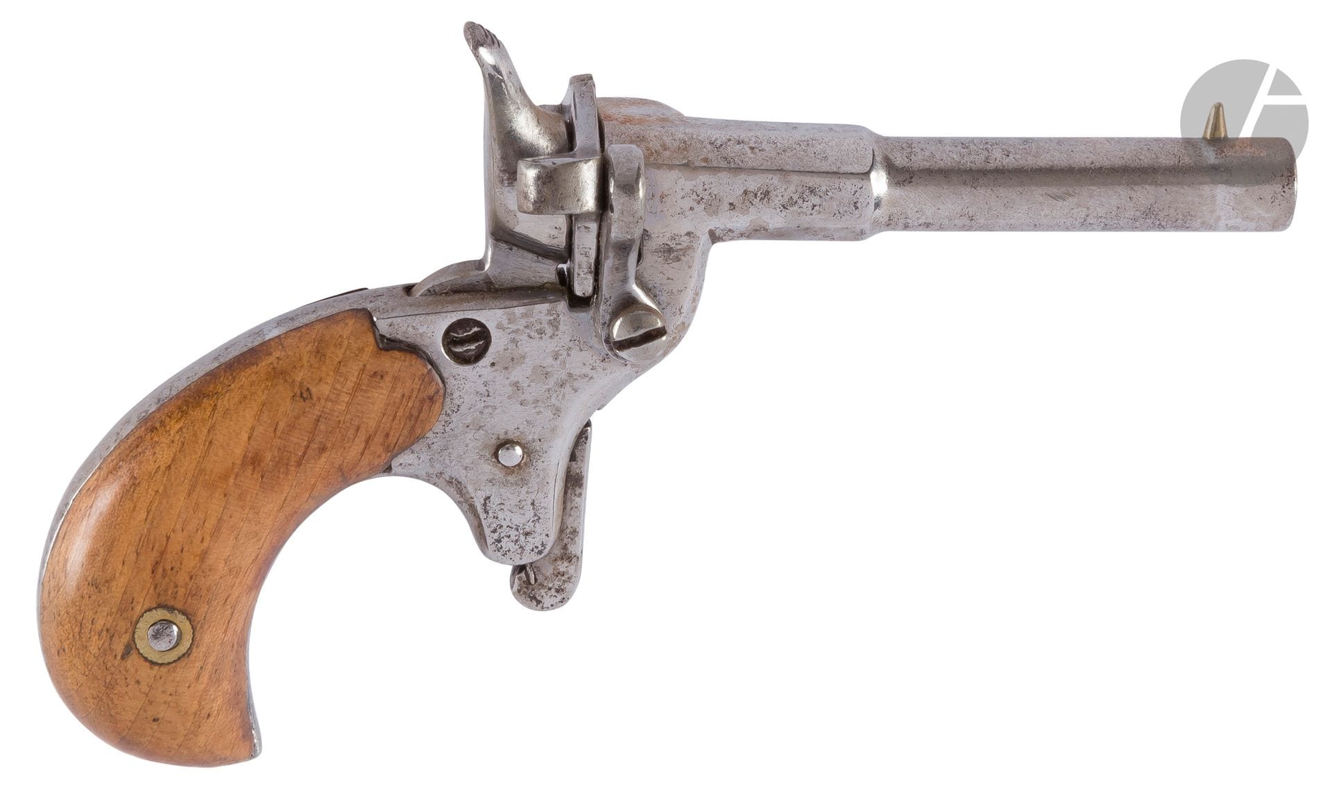 °Pistolet Velodog, un coup, calibre 6 mm extracteur.
Détente éperon. Plaquettes de crosse en noyer.
B.E. Vers 1880-1900.