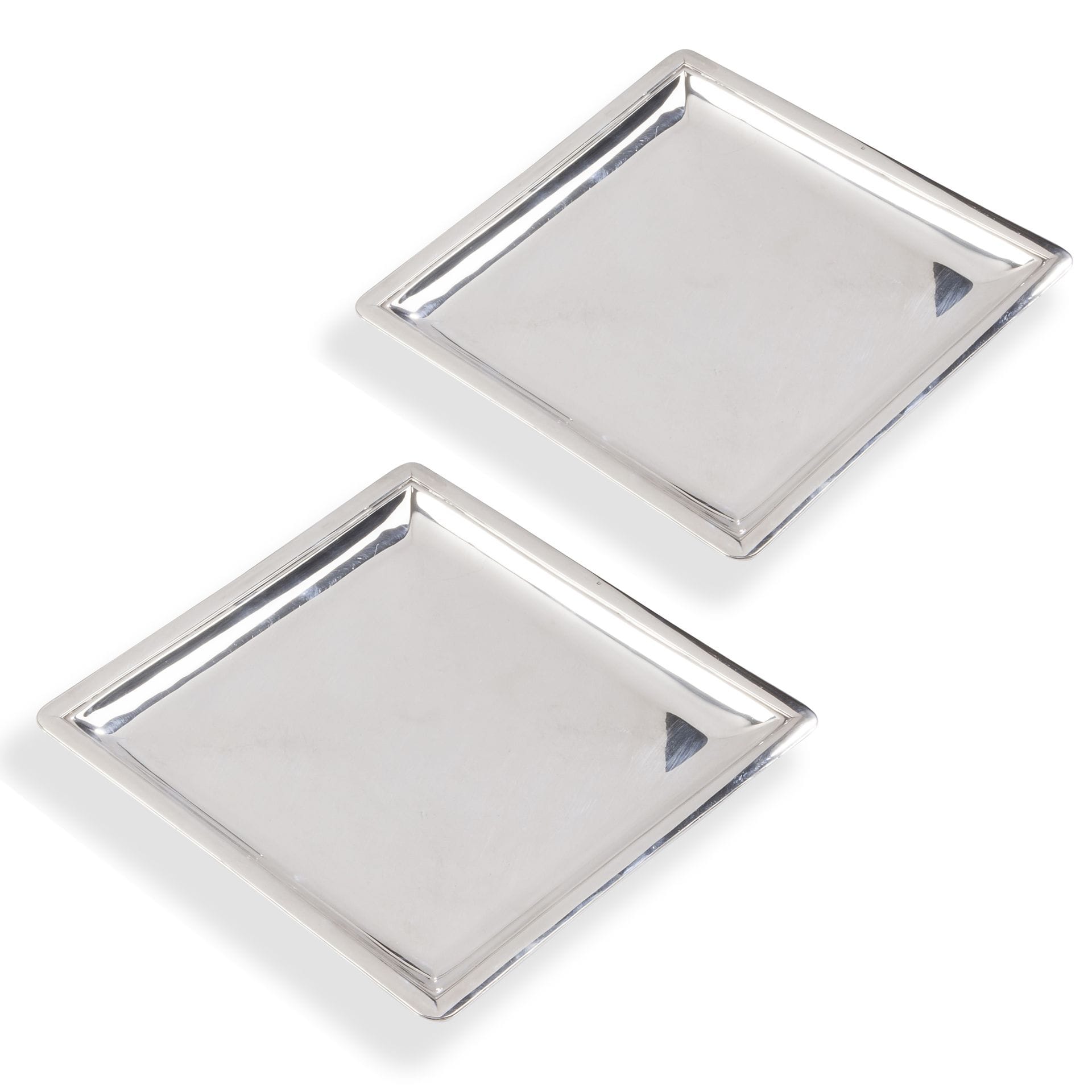 JEAN-ÉMILE PUIFORCAT (1897-1945) (JEAN-ÉLISÉE PUIFORCAT, DIT) MODEL DESIGNER - MAISON PUIFORCAT PARIS SILVERSMITH
Pair of important modernist square dishes in silver.
Each dish is marked Jean E. PUIFORCAT and bears the Master Goldsmith and guarantee hallmarks on the reverse.
Length: 33cm - Width: 33cm
Weight: 2.906g

Provenance: Private collection, Neuilly-sur-Seine:
Private collection, Neuilly-sur-Seine.
