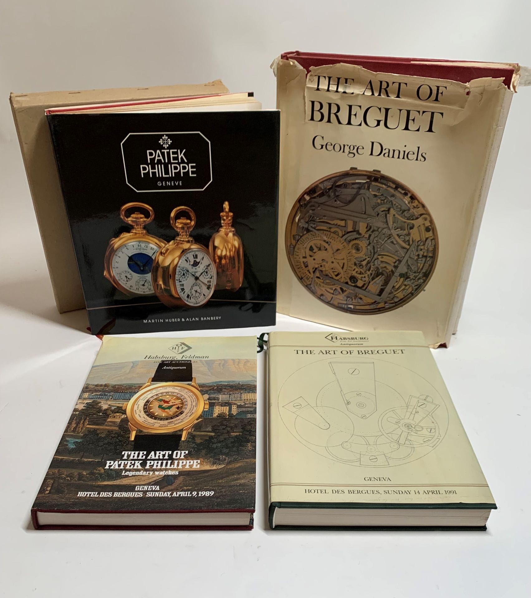 ° [HORLOGERIE. Ensemble de 4 ouvrages]
- The Art of Patek Philippe. Legendary Watches. Vol. 1. Genève - Hôtel des Bergues, vente du 9 avril 1989.
- The Art of Breguet. Genève - Hôtel des Bergues, vente du 14 avril 1991.
- HUBER Martin et BANBERY Alan, Patek Philippe Geneve, Verlag Peter Ineichen, Zurich, 1982. 
- DANIEL George, The Art of Breguet, Sotheby Parke Bernet, Londres & New York, 1977. La jaquette abimée et déchirée.

Lot vendu en l'état.