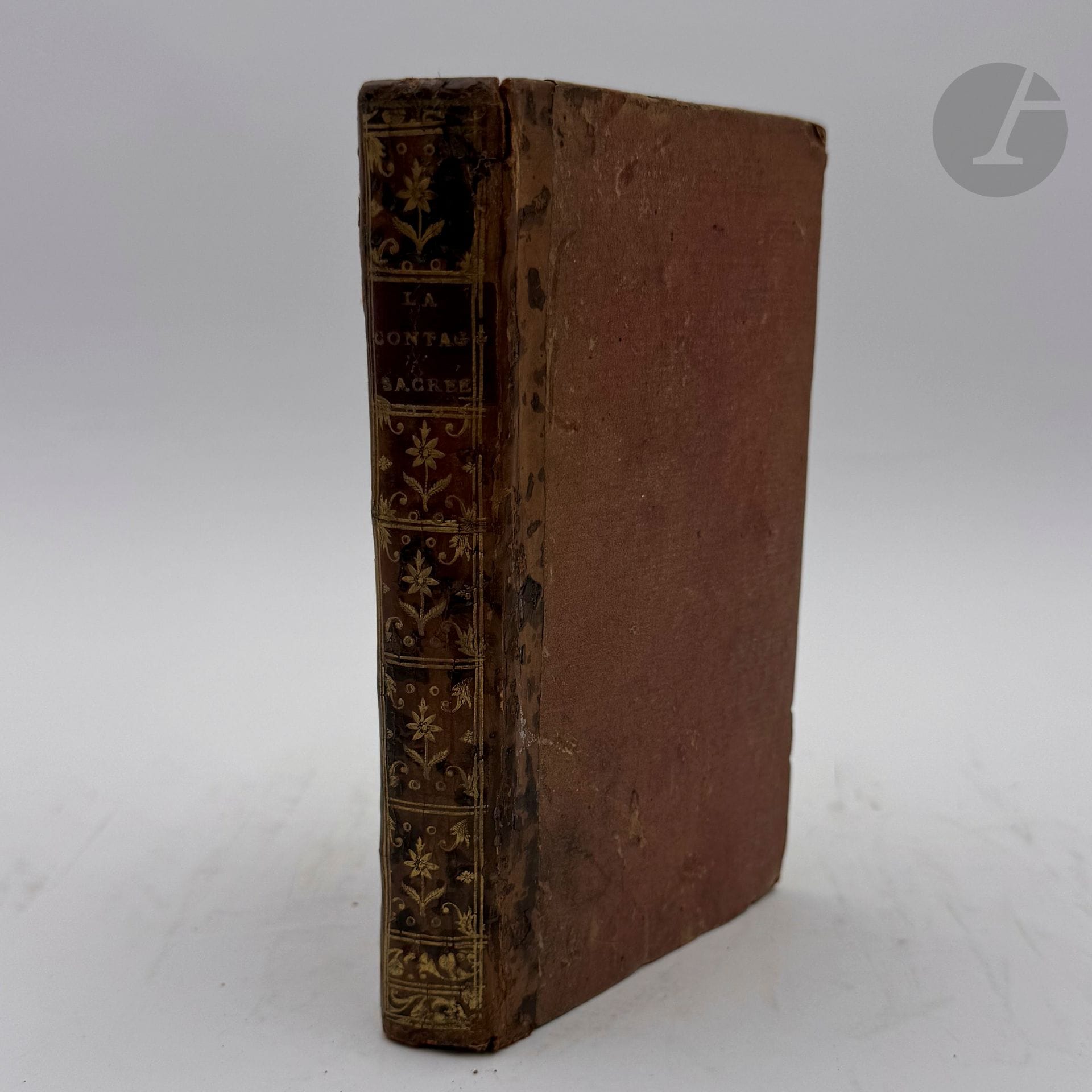 [HOLBACH (Paul Henri Dietrich)].
La Contagion sacrée, ou histoire naturelle de la superstition.
Londres, 1775. — 2 tomes en un volume in-12, demi-veau granité, dos lisse orné, tranches mouchetées rouges (reliure de l'époque).
Nouvelle édition de cet ouvrage qui, bien que présenté comme une traduction de l’anglais, est une œuvre originale du savant et philosophe matérialiste le baron d’Holbach (1723-1789). Il parut pour la première fois en 1768.

Il s’agit d’un écrit contre la religion chrétienne ; il sera condamné en août 1770, par arrêt du Parlement de Paris, à être lacéré et brûlé. Il se divise en quinze chapitres dont certains titres sont éloquents : Origine de la Superstition ; la terreur en fut toujours la base. - Des différentes Religions ; il ne peut y en avoir de véritable. Des Révélations. - Alliance de la Tyrannie & de la Superstition. - De la corruption des mœurs & des préjugés introduits par le Despotisme & la Superstition. - De la Tolérance ; elle est incompatible avec les principes fondamentaux de toute Religion. - De l’influence de la Religion sur la Morale ; la Religion ne peut en être la base. - Des prétendus devoirs, des pratiques & des fausses vertus de la Religion. Dangers des Expiations. - De l’influence de la Religion sur le bonheur des individus ; elle les rend très-malheureux. Etc.

Bon exemplaire en reliure de l'époque.
Trous de vers au premier caisson, manques à la coiffe inférieure, coins émoussés. Mouillures sans gravité dans la marge supérieure des feuillets.