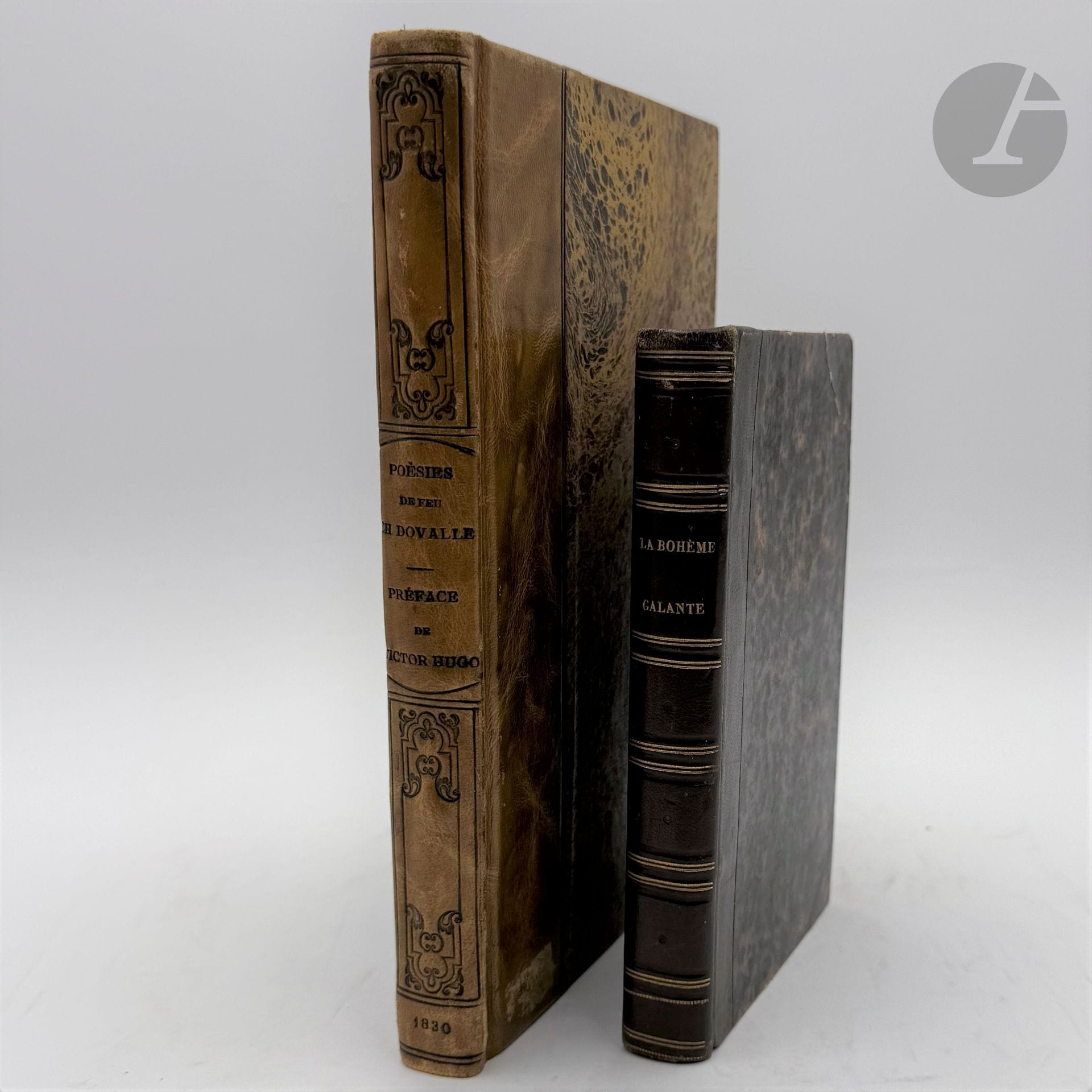 DOVALLE (Charles).
Le Sylphe, Poésies de feu Ch. Dovalle, précédées D'une Notice par M. Louvet, et d'une préface, par Victor Hugo.
Paris : Ladvocat, 1830. — In-8, demi-veau marbré à la Bradel, double filet à froid, dos lisse orné, non rogné (reliure du XXe siècle).
Édition originale posthume. 

Né en 1807 dans le Mayne-et-Loire, Charles Dovalle fut très tôt attiré par la poésie au point de renoncer à la carrière de juriste que ses parents avaient tracée pour lui. Journaliste à l’«Écho des Salons » et au «Figaro », il fut très vite redouté pour sa verve et son esprit critique. Il fut tué en duel dans la fleur de l’âge pour avoir poussé à bout un certain Mira, fils du comédien Brunet. On retrouva sur Dovalle, troué par la balle qui le tua un poème qu’il avait écrit quelques minutes auparavant et qu’il destinait à ses parents.

Victor Hugo, sollicité par les amis de l'auteur, composa une émouvante lettre-préface spécialement pour cette édition.

Bon exemplaire en reliure moderne à l'imitation. Une note manuscrite sur la garde en regard du faux titre, précise que la « lettre-préface » de Victor Hugo a été lue le samedi 2 juillet 1927 par Léon Bernard à la Comédie-Française pour la célébration du centenaire du romantisme et que Gerbaut récita pour l'occasion plusieurs poèmes de Dovalle.

Quelques frottements d'usage, trace d'un adhésif sur le premier plat. Rousseur sans gravité aux derniers feuillets. Déchirure sans manque sur le haut d'un feuillet (pp. 219-220).
Provenance : F. Cresson, avec ex-libris.

On joint :
- NERVAL (Gérard de). La Bohème galante. Paris : Michel Lévy frères, 1855. — In-18, demi-basane brune, dos lisse orné (reliure de l'époque).

Édition en partie originale.

Exemplaire de second tirage portant au verso du faux titre la mention « Imp. Simon Raçon et comp. », dans le premier il est indiqué «Typ. Simon Raçon et comp. ».

Bon exemplaire en reliure de l'époque.
Un coin cassé. Rares rousseurs.