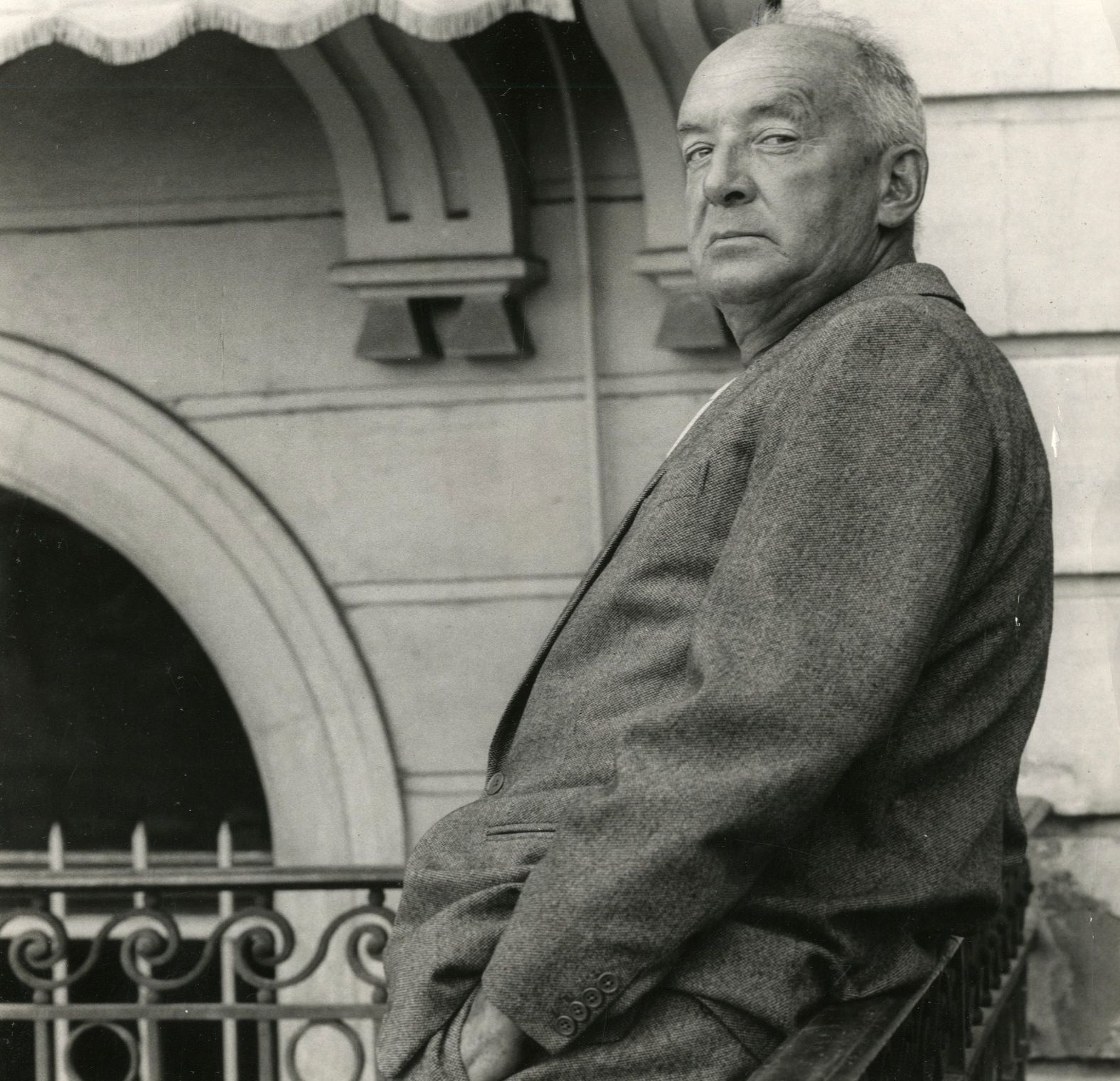 Marianne Adelmann
Vladimir Nabokov, 1967. 
Vintage silver print. Photographer's credit, handwritten annotations and date on verso. 
Image: 20 x 20.7 cm / Sheet: 23 x 20.7 cm
