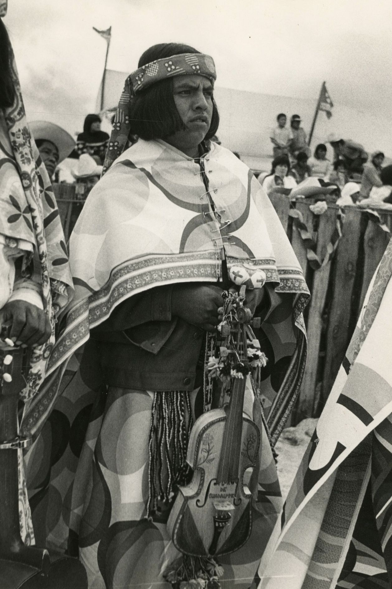 Nacho Lopez (1923-1986)
Guachochi (État de Chihuahua). Mexique, octobre 1978.
Trois épreuves argentiques d'époque. Tampon "Nacho Lopez Mexico" aux versos. 
Format moyen des images : 11,2 x 16,5 cm / Format moyen des feuilles : 12,8 x 17,8 cm