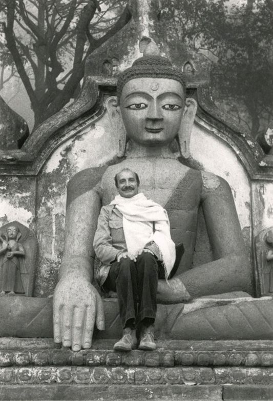 Édouard Boubat (1923-1999)
Self-portrait in Asia, c. 1980.
Vintage silver print on Kodak paper. Crop indications for publication on a tracing paper covering the print.
Image: 13.4 x 9 cm / Sheet: 17.7 x 12 cm